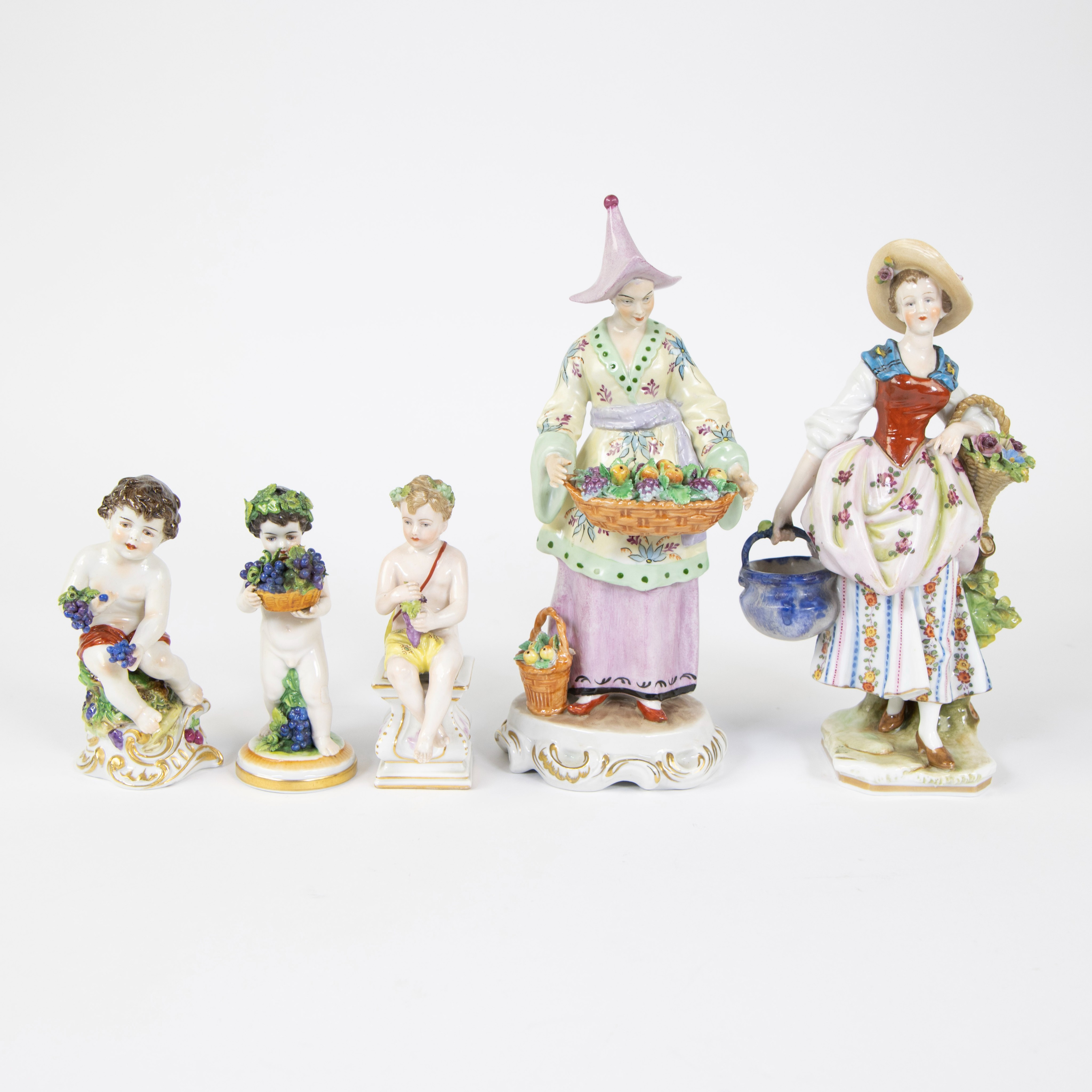 Large collection of porcelain figurines and 2 round lidded boxes (one of which is Sèvres) - Image 7 of 15