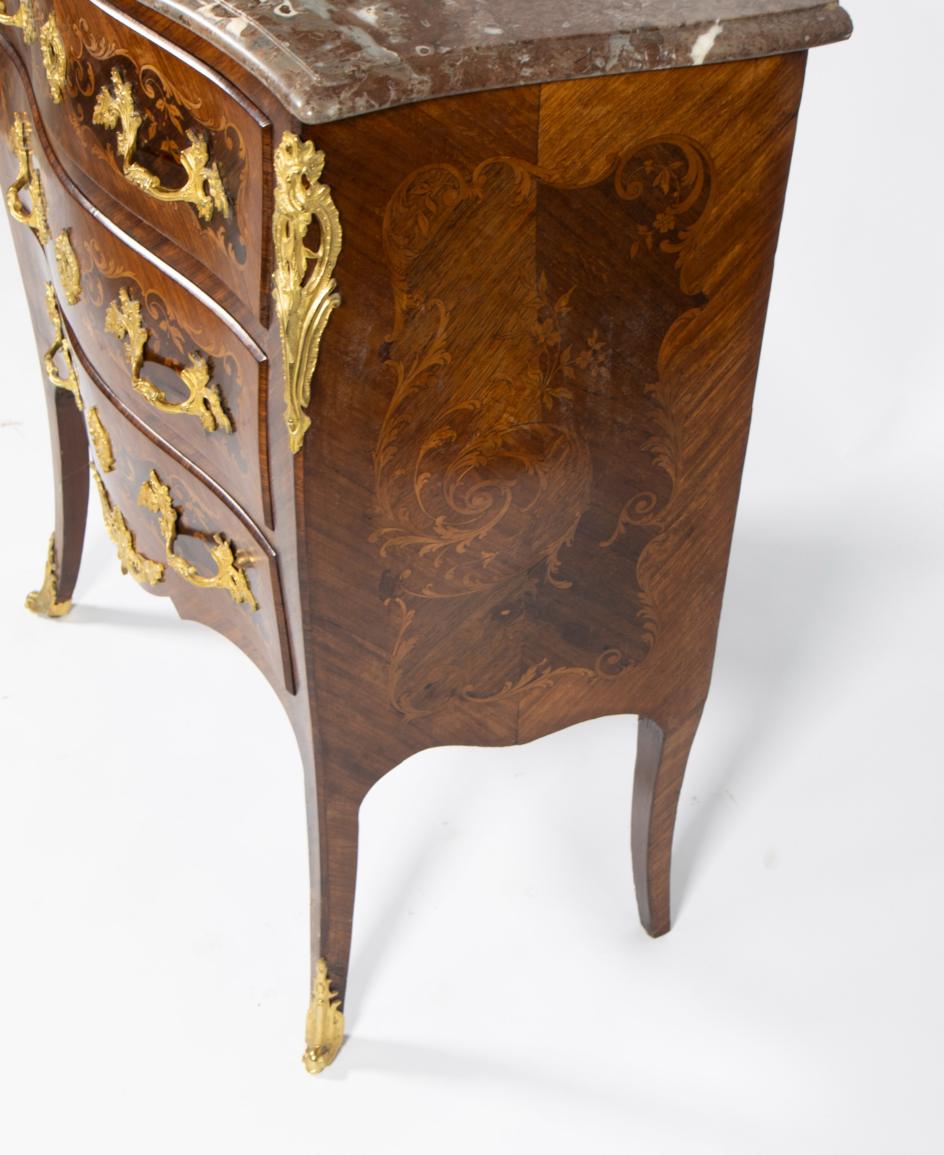 Chest of drawers inlaid with various precious woods, with marble top and gilded bronzes, Louis XV st - Image 3 of 4