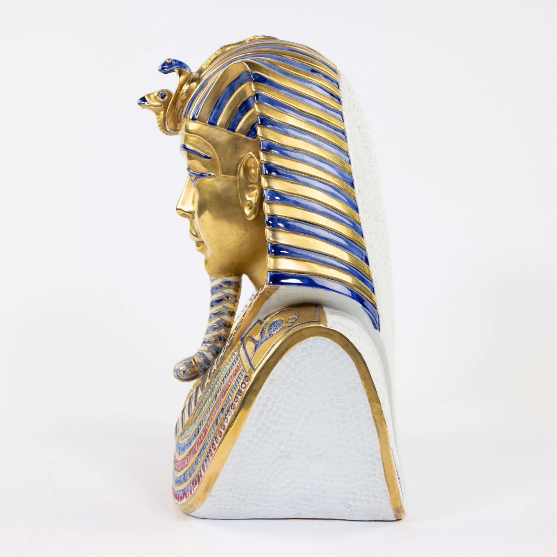 An Edoardo Tasca porcelain King Tutankhamun head, Capo di Monti, signed and n° 240/500 - Bild 2 aus 7