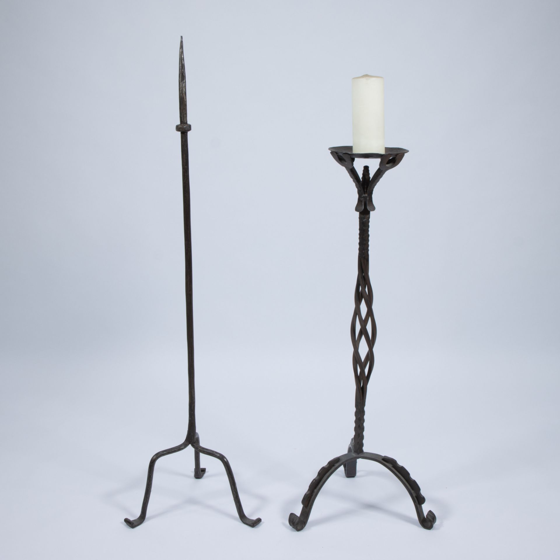 Lot of 2 wrought-iron church candlesticks 17th and 19th century - Image 2 of 3
