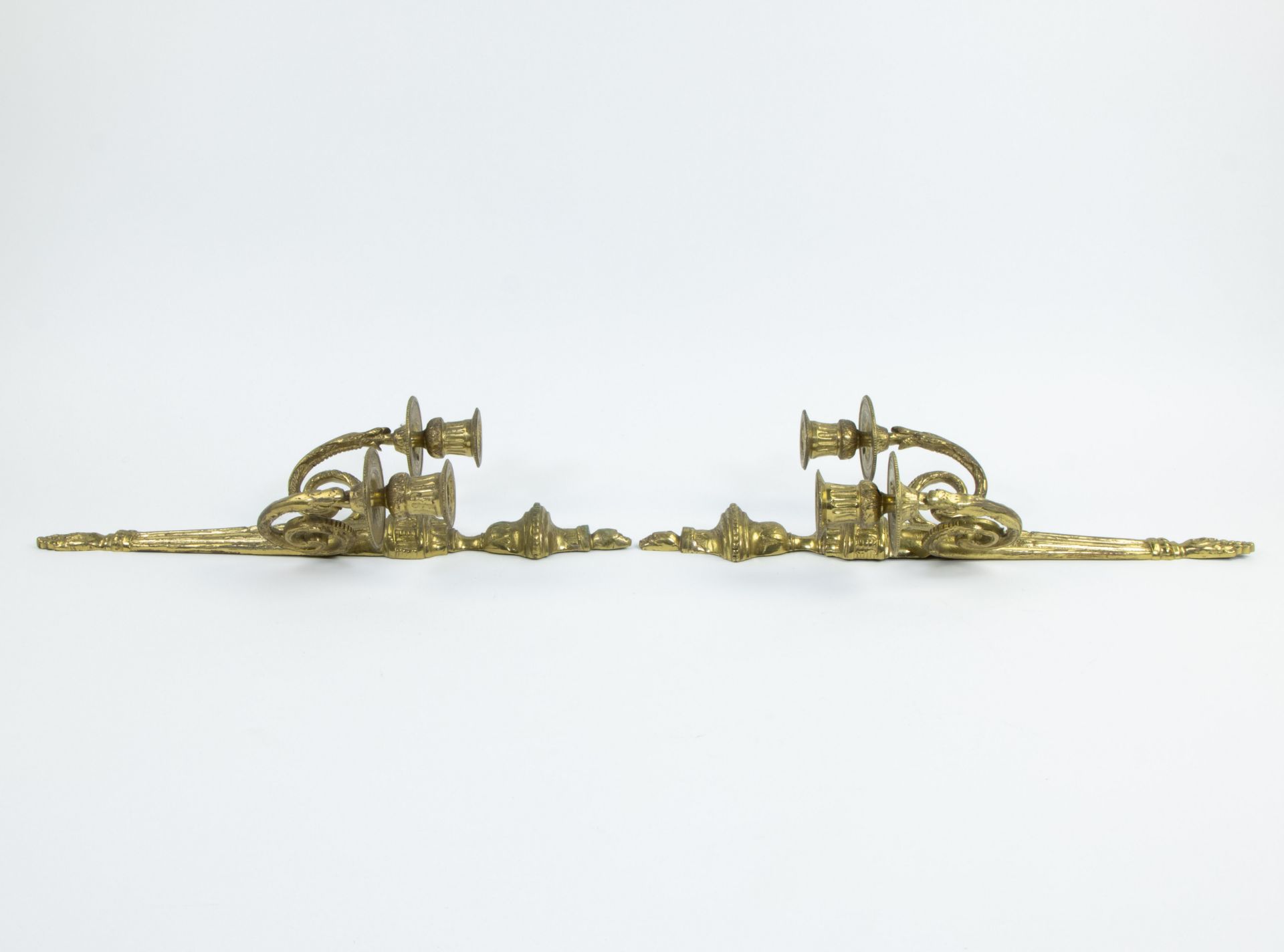 Pair of bronze Louis XVI style wall sconces - Bild 2 aus 3