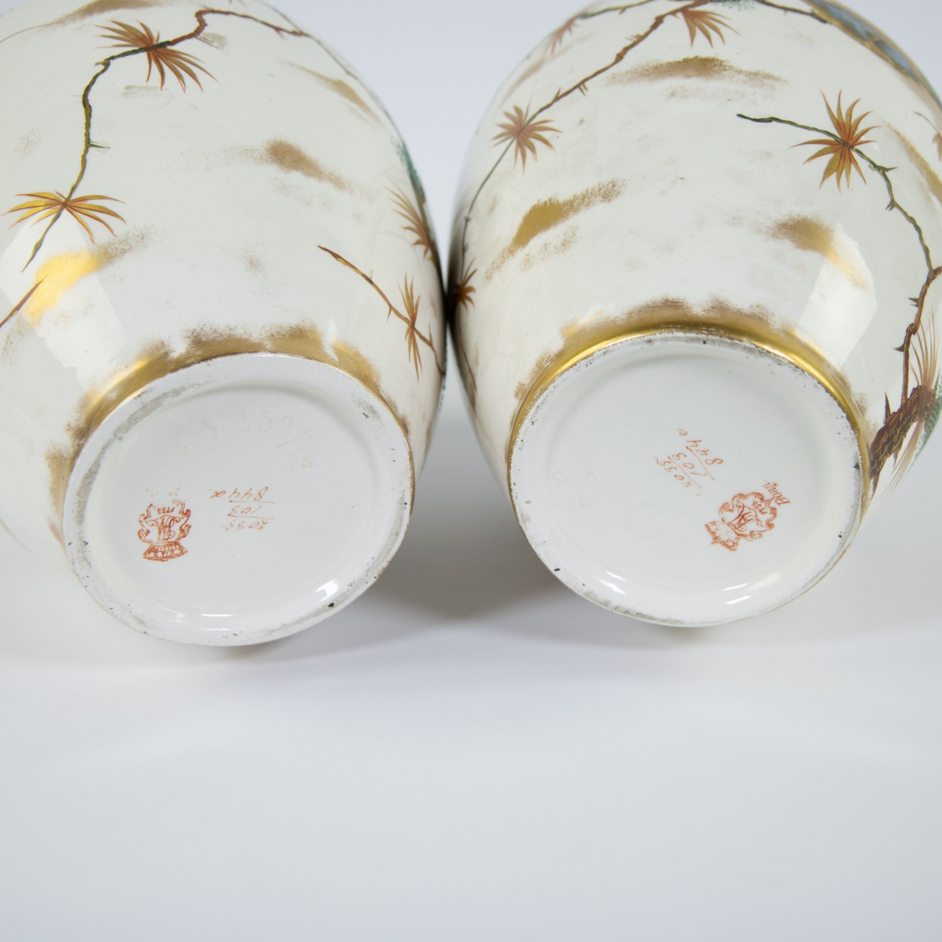 Pair of German lidded vases with fine decorated decoration of birds, marked - Bild 5 aus 5