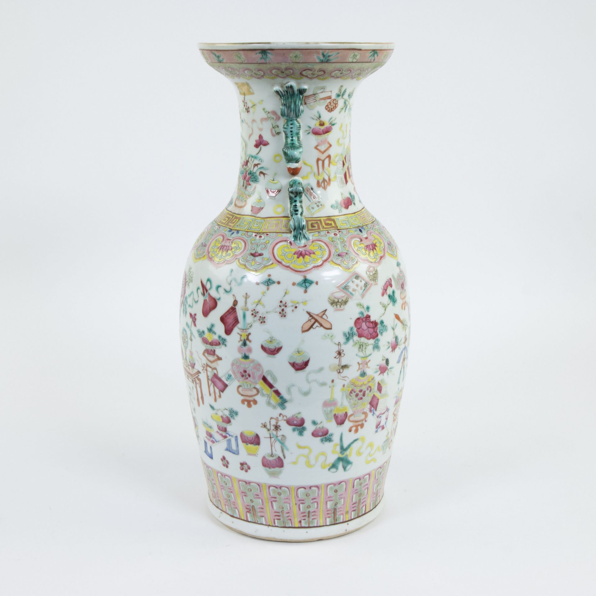 Chinese famille rose vase with decoration of valuables, 19th century - Image 2 of 6