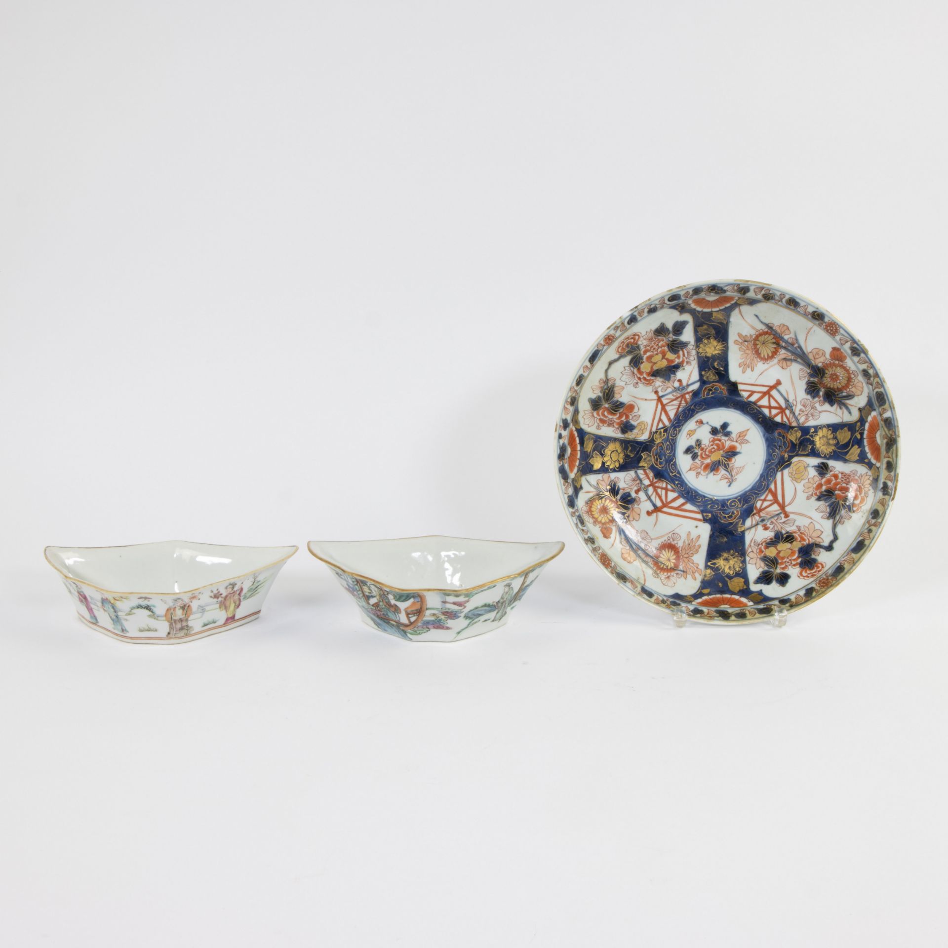 Collection Chinese 2 bowls 1 marked Tongxhi and Imari plate 18th century