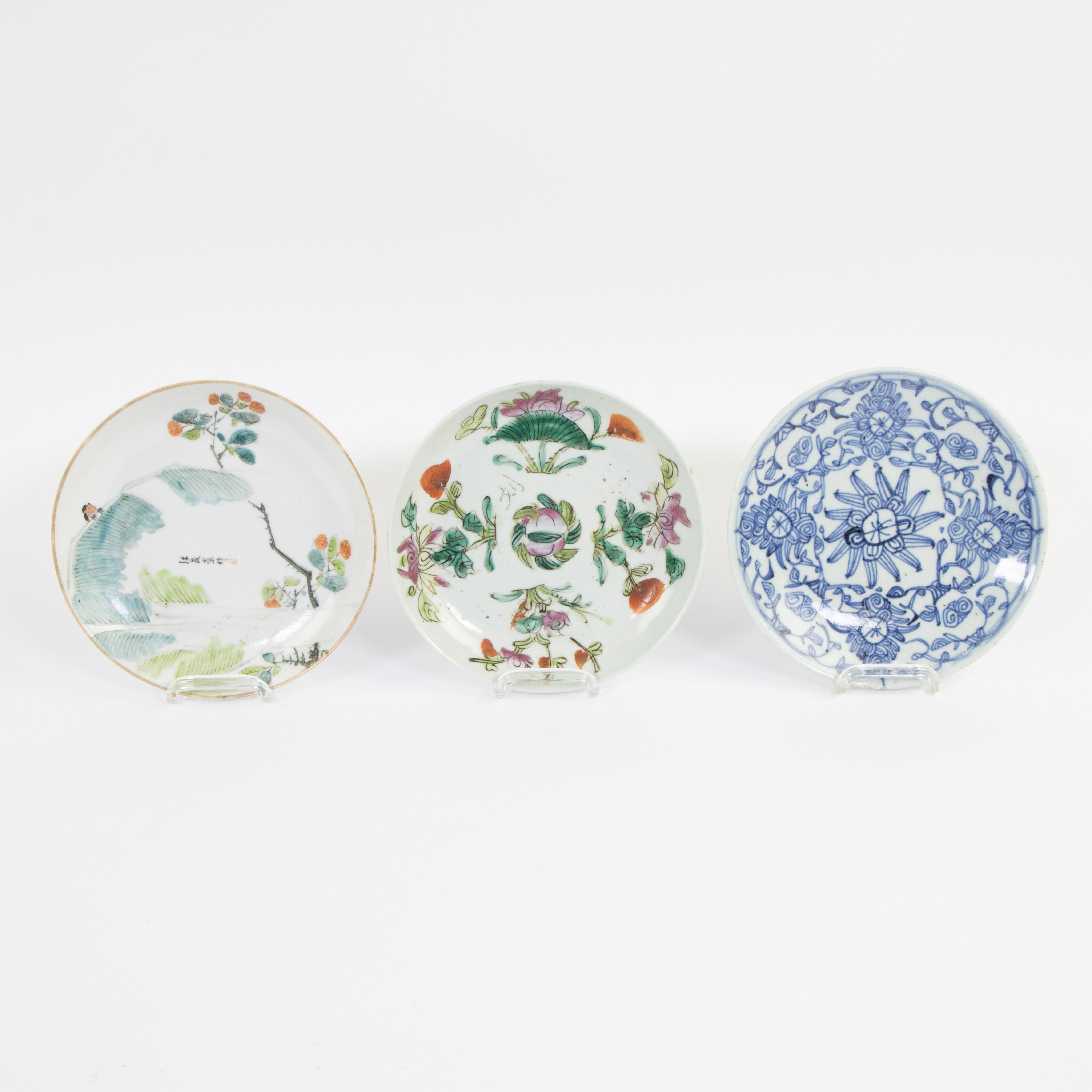 Collection of Chinese porcelain: plates, bowls and vase - Image 2 of 10