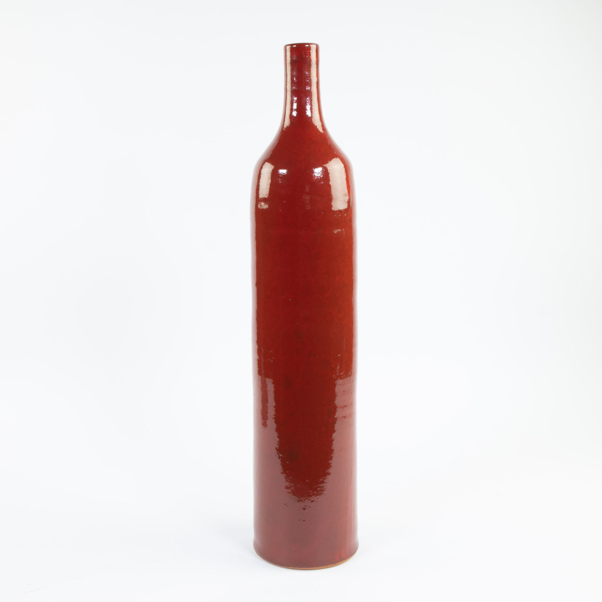 Tall tightly stylised red glazed ceramic vase - Image 2 of 5