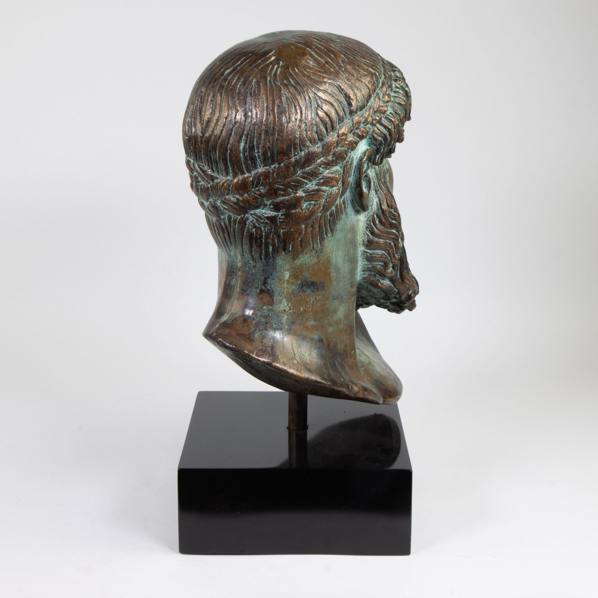 Green patinated head of Poseidon by E. Philippakis, signed, museum edition, galvanoplasty - Image 5 of 6