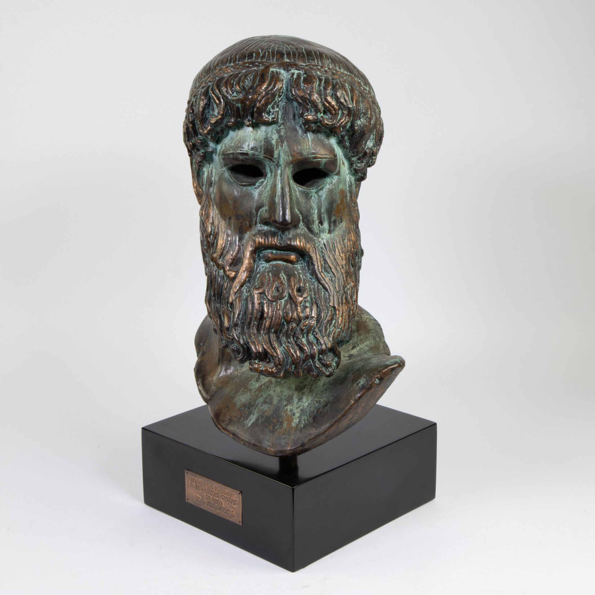 Green patinated head of Poseidon by E. Philippakis, signed, museum edition, galvanoplasty - Image 3 of 6