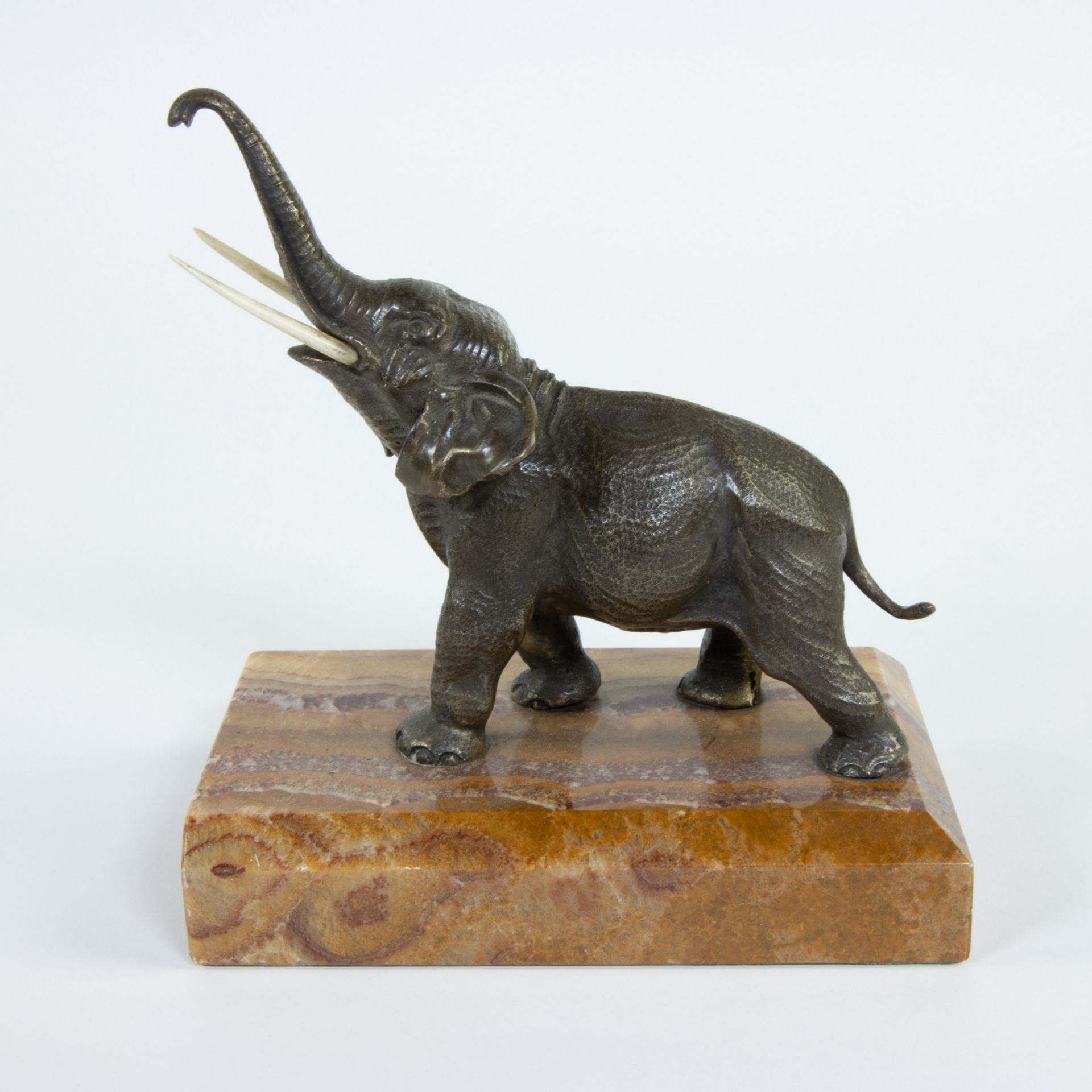 2 paperweight figurines on a marble base, harlequin and elephant, drawn on the marble base Claesens. - Image 8 of 10