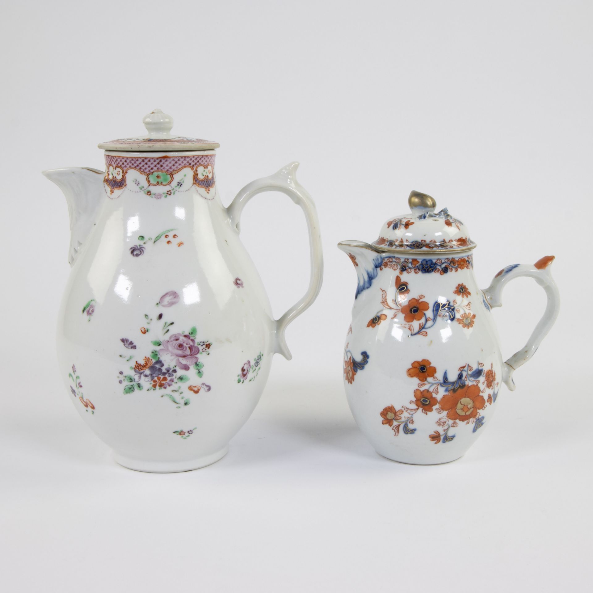 Collection of 2 Chinese teapots famille rose and Imari, 18th century