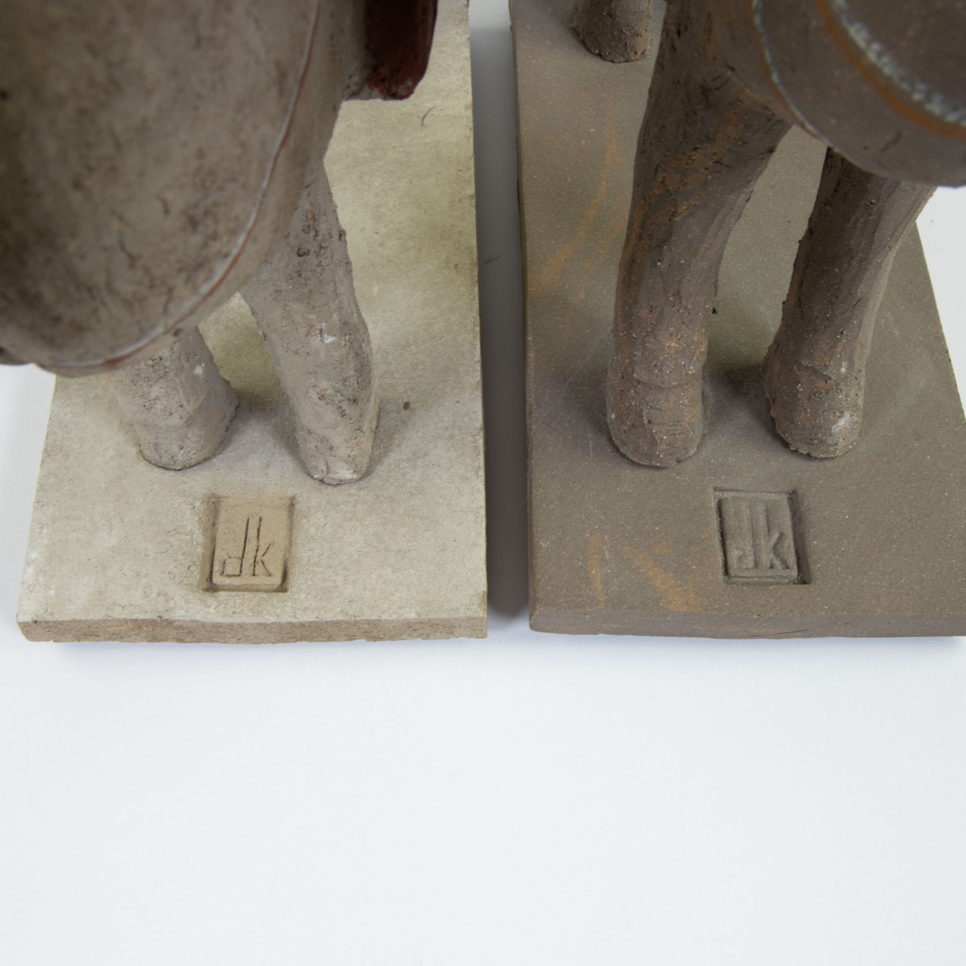 Collection of 2 terracotta horses with rider, contemporary, marked DK - Image 6 of 6