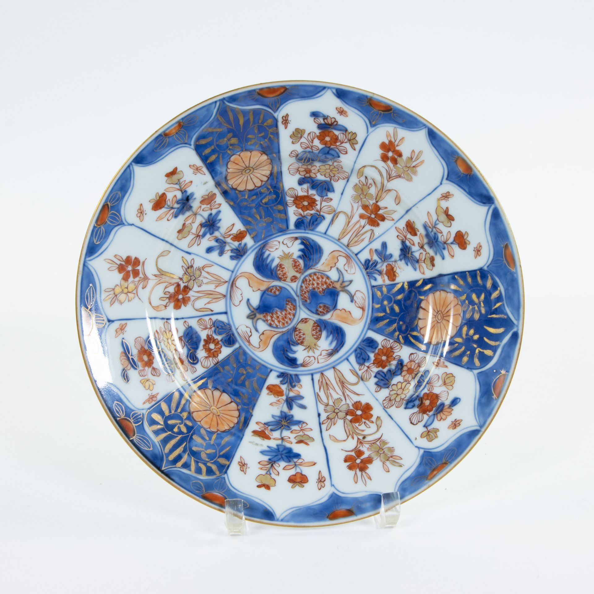 Collection of 3 Chinese Imari plates 18th century - Image 2 of 8