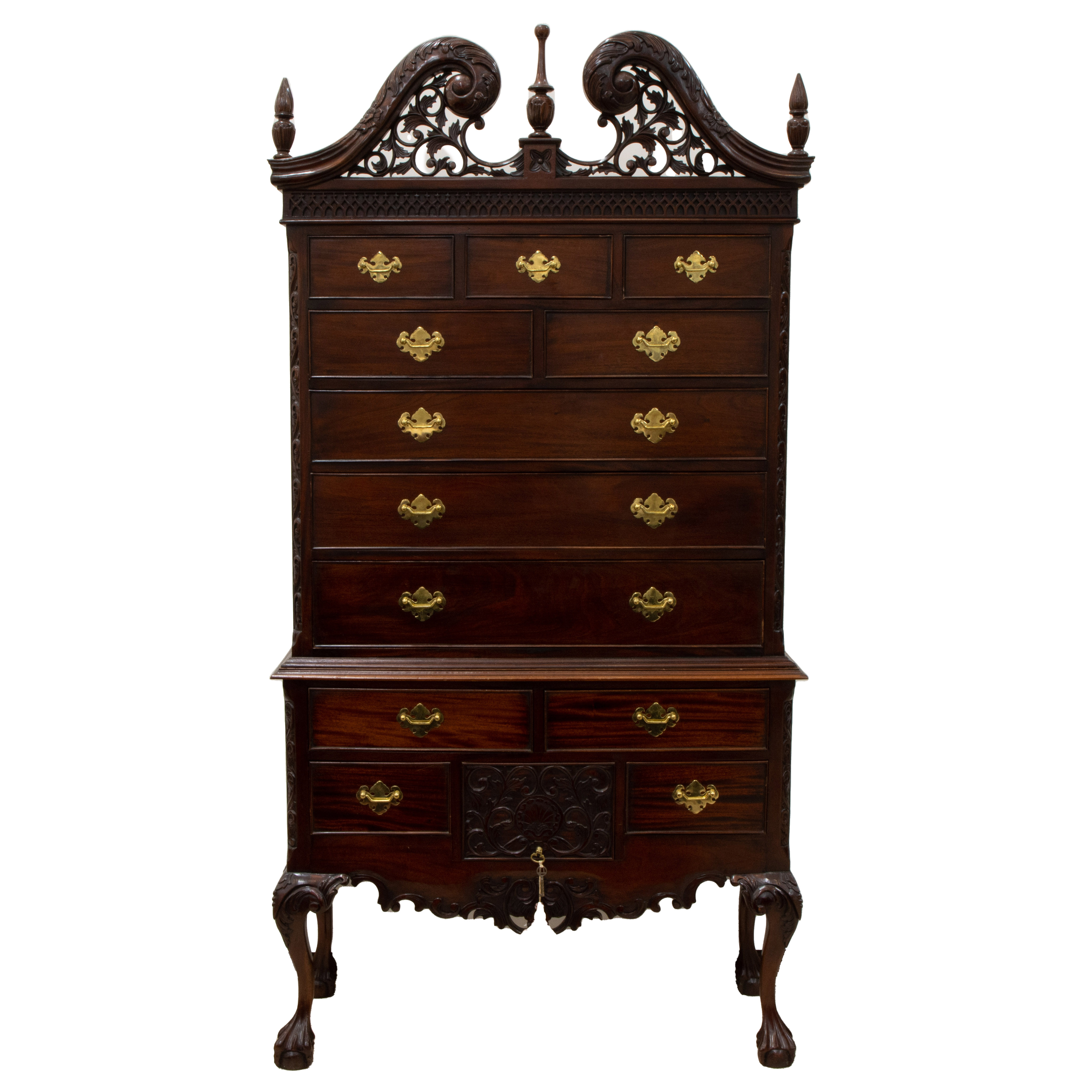 High chest of drawers in mahogany Chippendale style