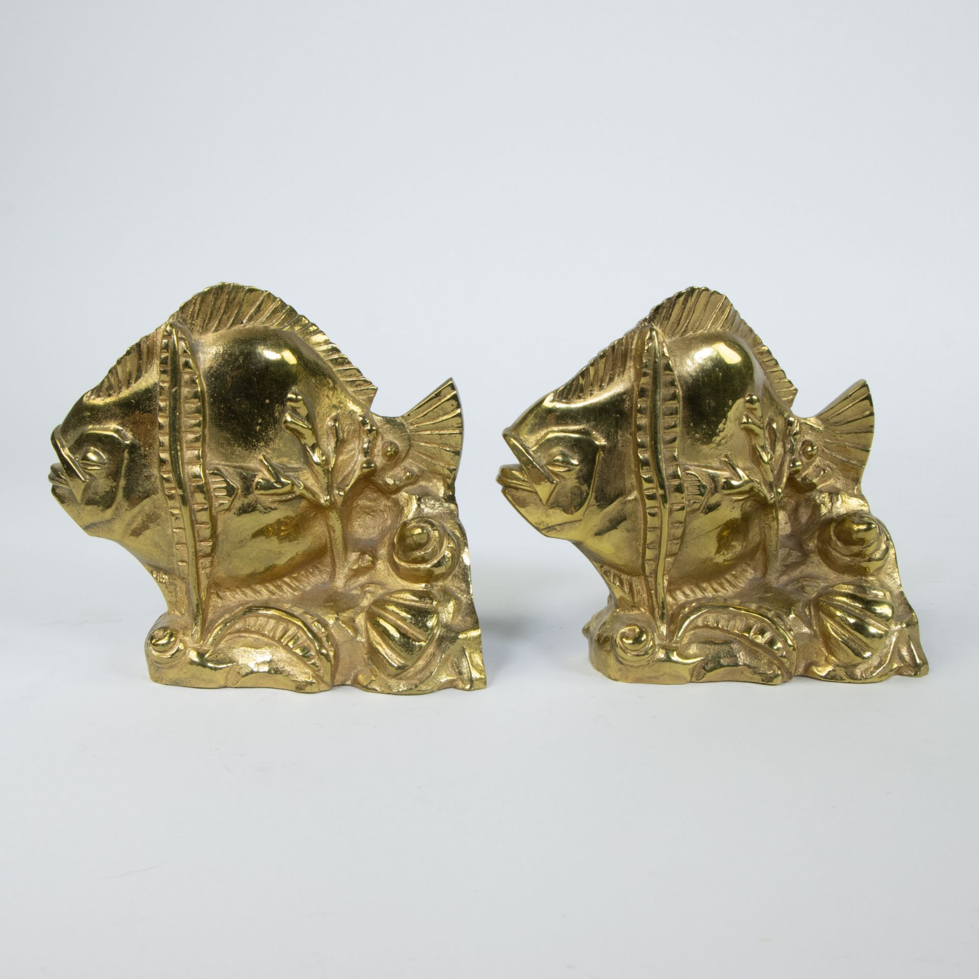 Pair of Art Deco gilded bronze bookends in the shape of fish - Image 3 of 4