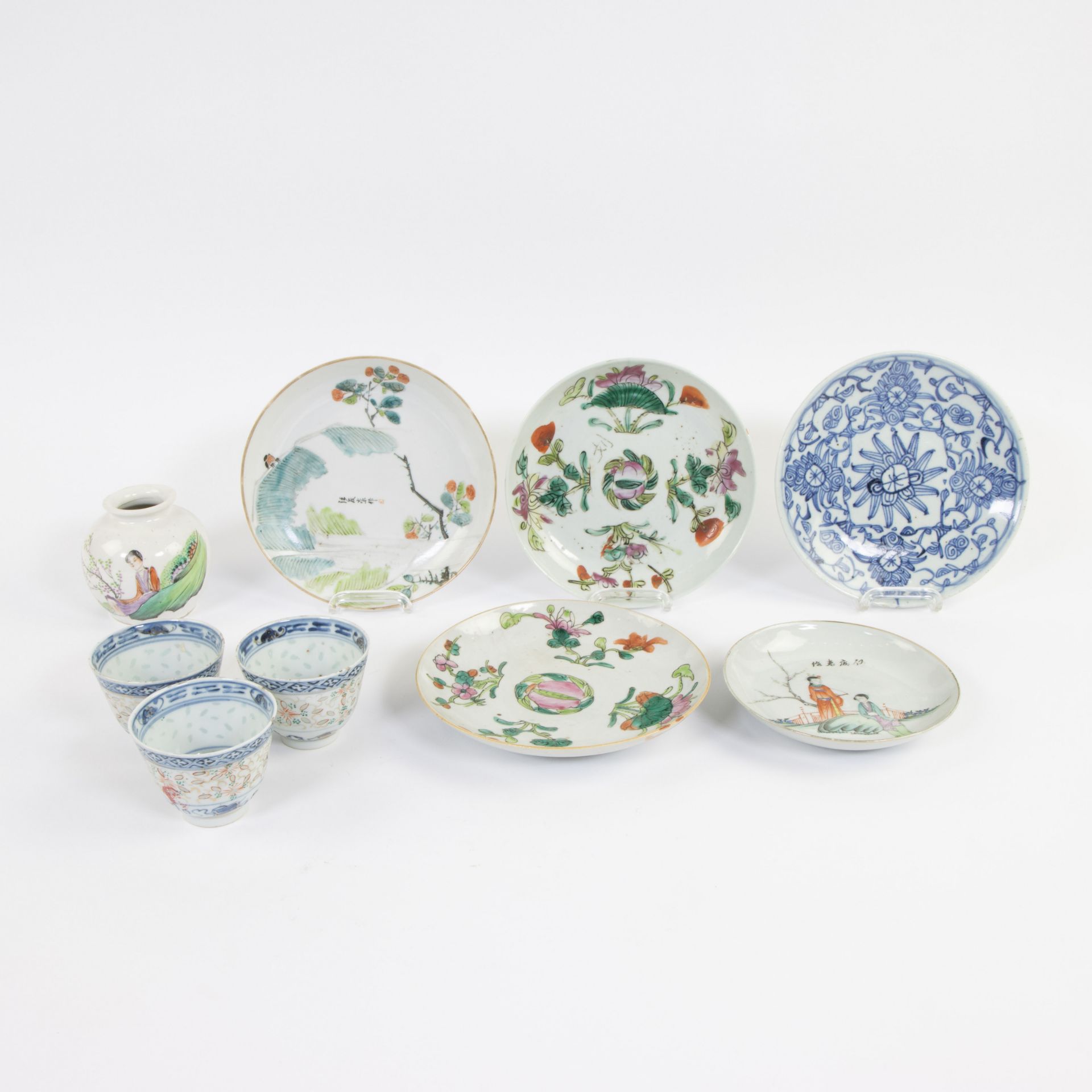 Collection of Chinese porcelain: plates, bowls and vase