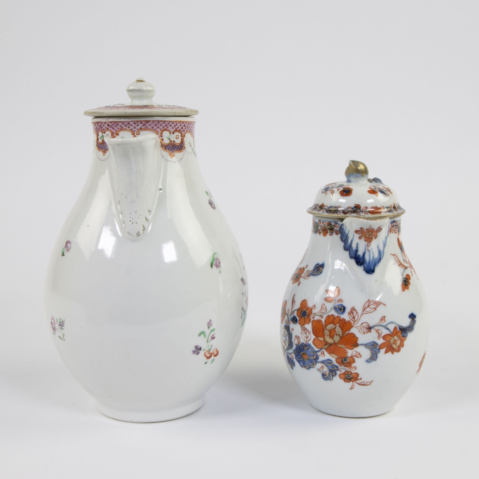 Collection of 2 Chinese teapots famille rose and Imari, 18th century - Image 2 of 8