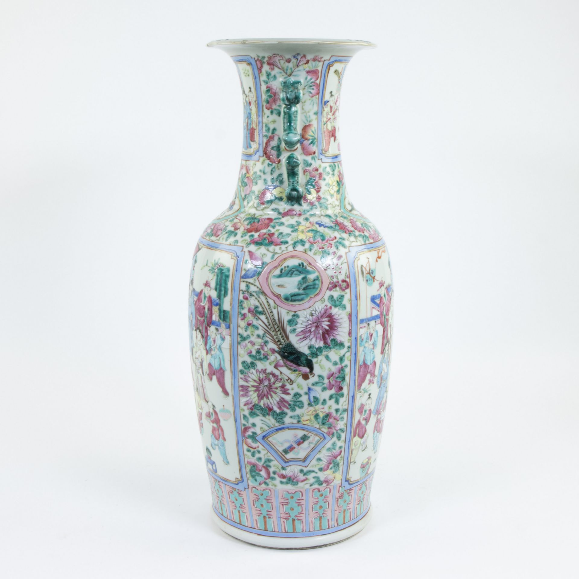 Chinese baluster vase famille rose with decoration of dignitaries, children, flowers and birds, 19th - Bild 2 aus 7