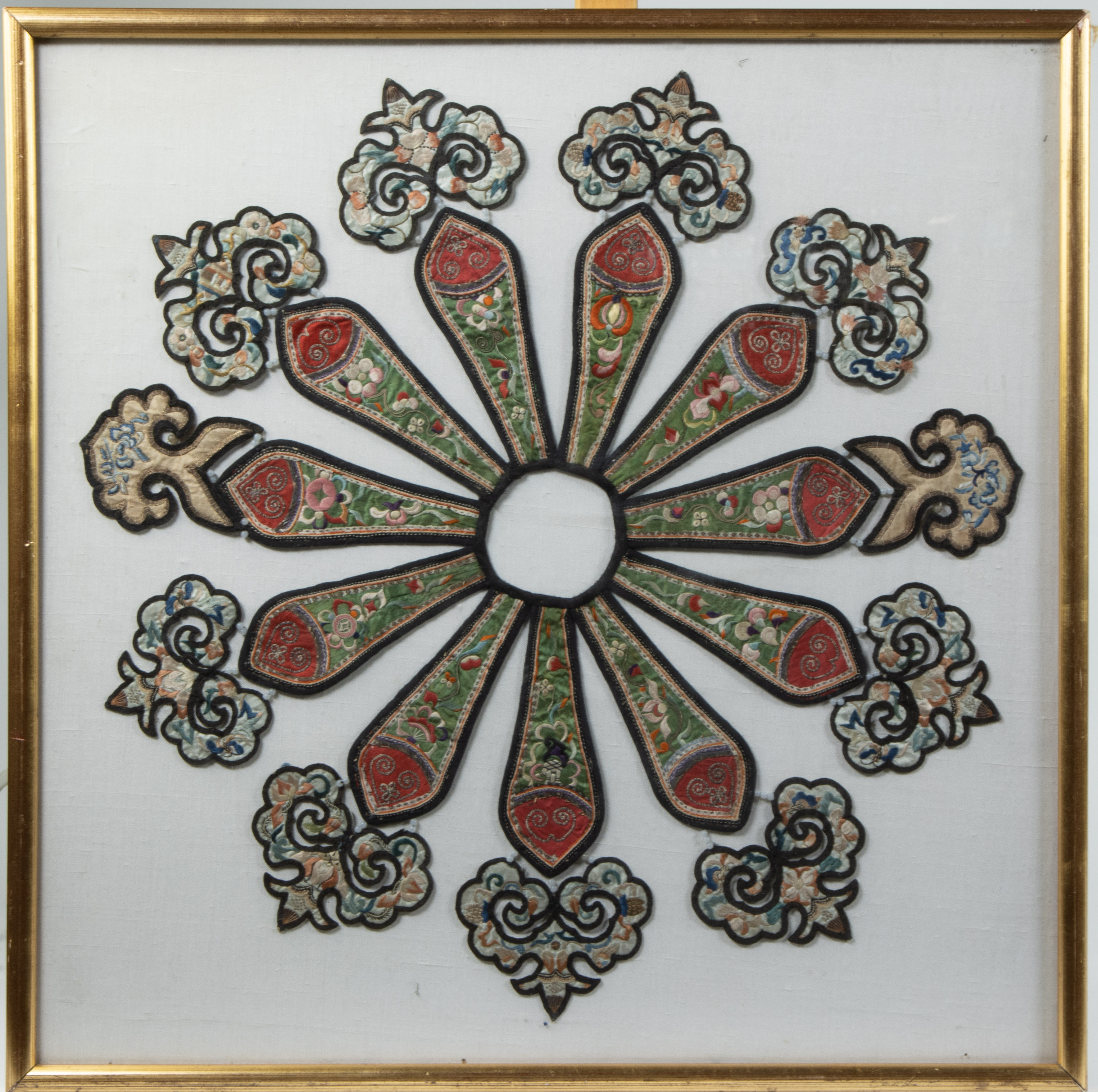 Framed Chinese silk collar, Qing dynasty