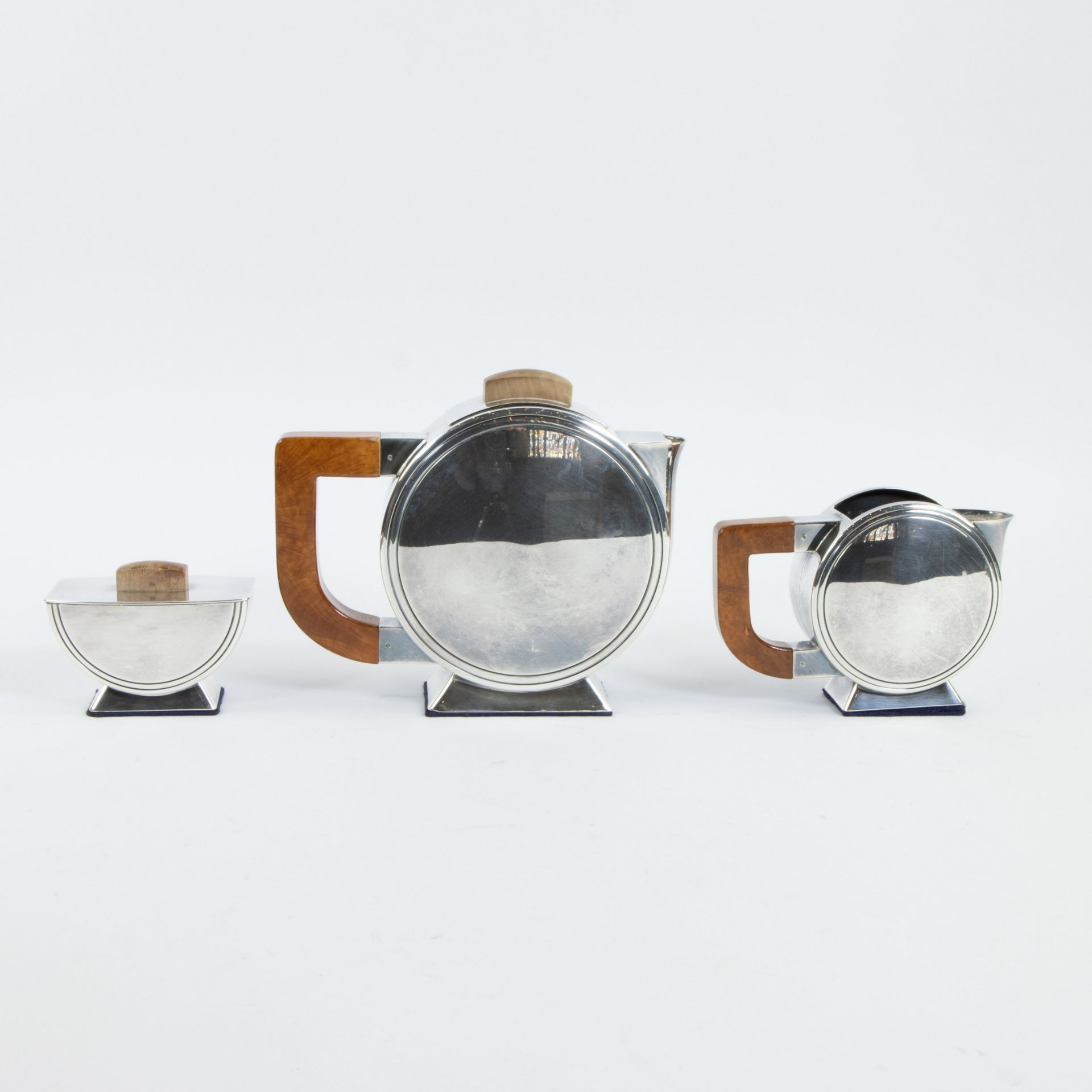 An Art Deco silver-plate four-piece tea set Christofle designed in the 1930s by Christian Fjerdingst - Bild 4 aus 7