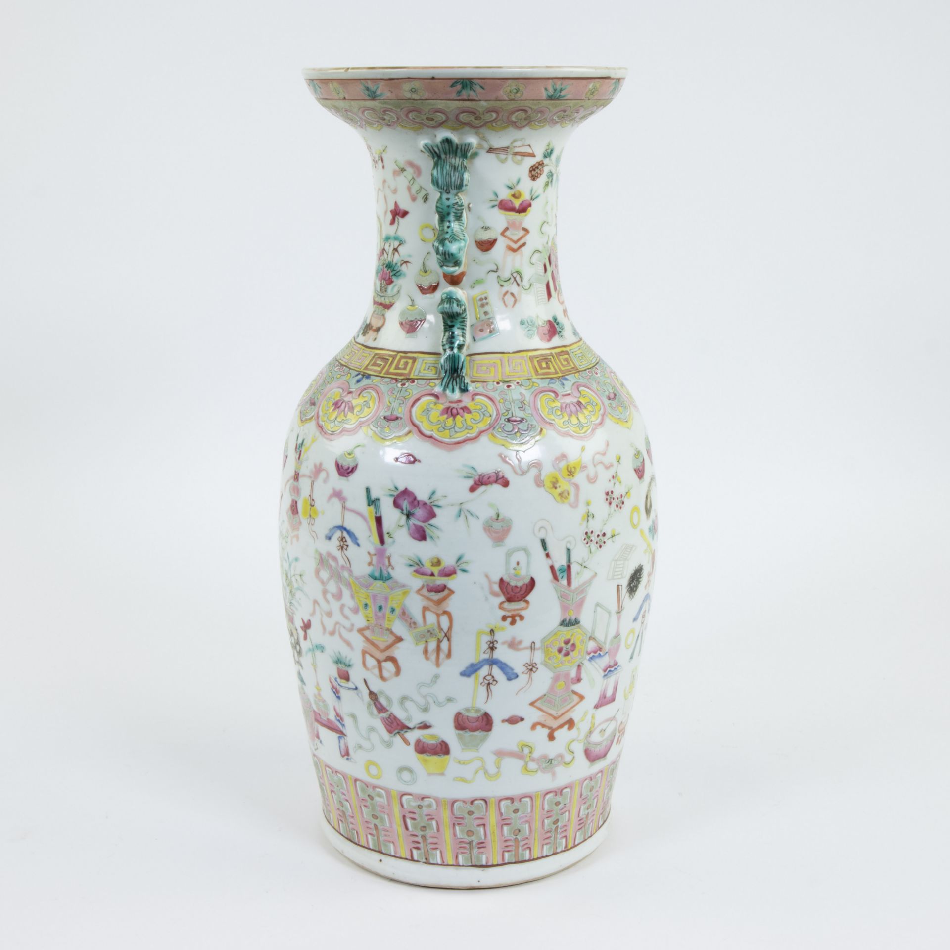 Chinese famille rose vase with decoration of valuables, 19th century - Image 4 of 6