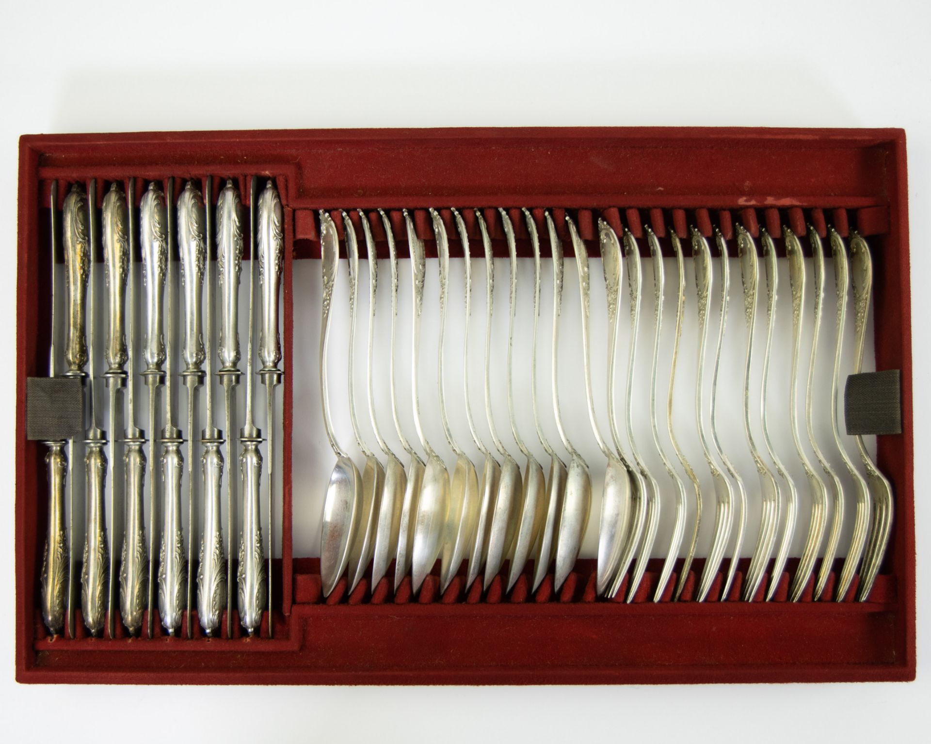 Case with silver cutlery, silver 800, monogram on case MM. - Image 2 of 6