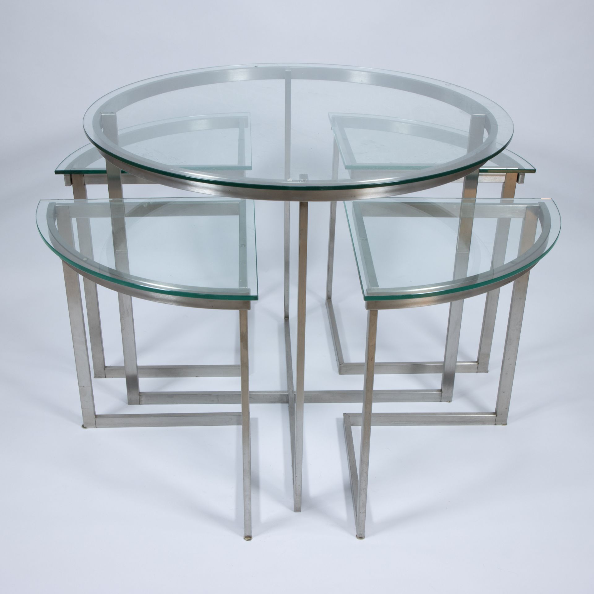 Round design glass coffee table with silver-plated metal base (5-piece set) - Image 2 of 2