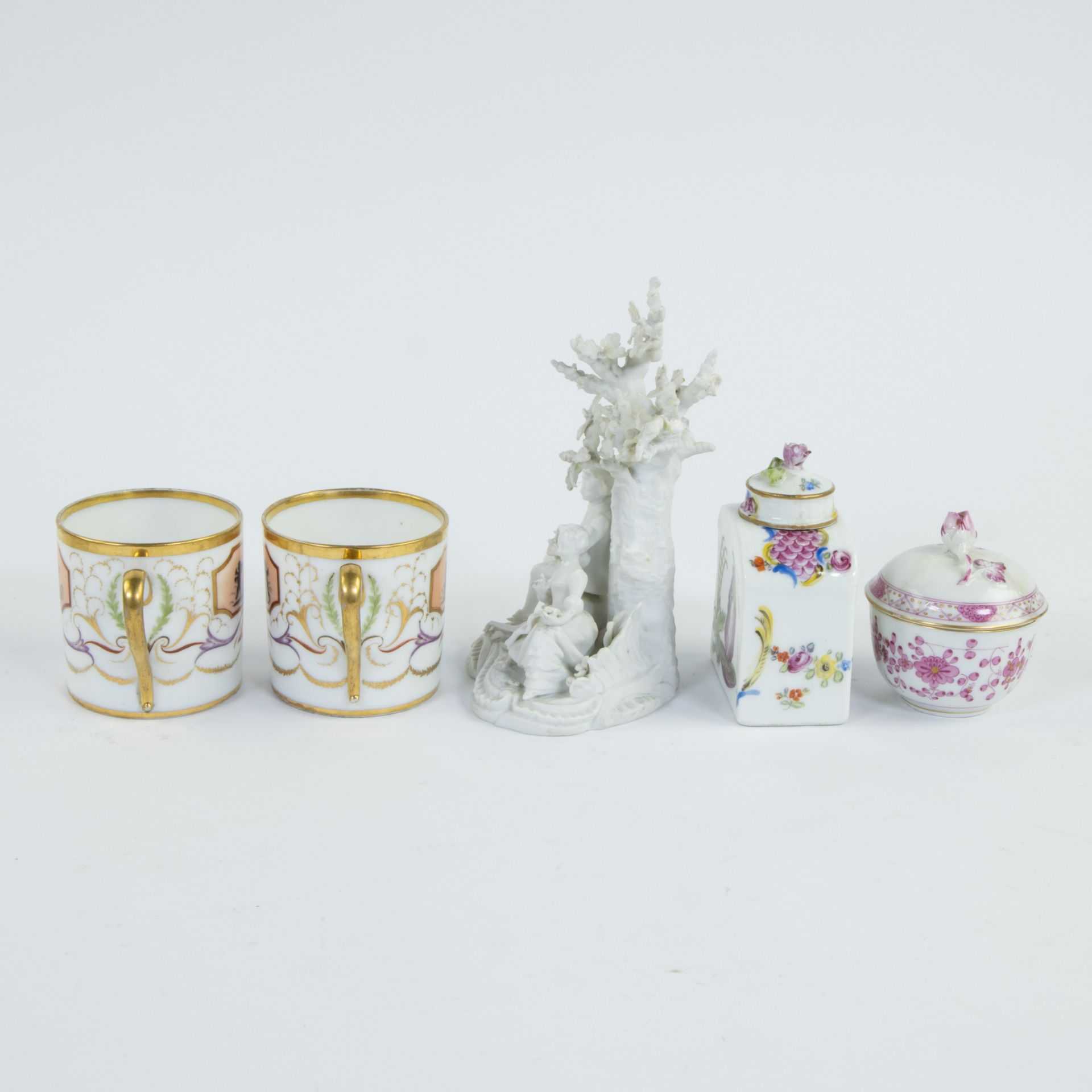 Collection of porcelain: 2 cups early 19th century Paris, tea caddy Meissen 18th century, pastoral g - Image 2 of 6