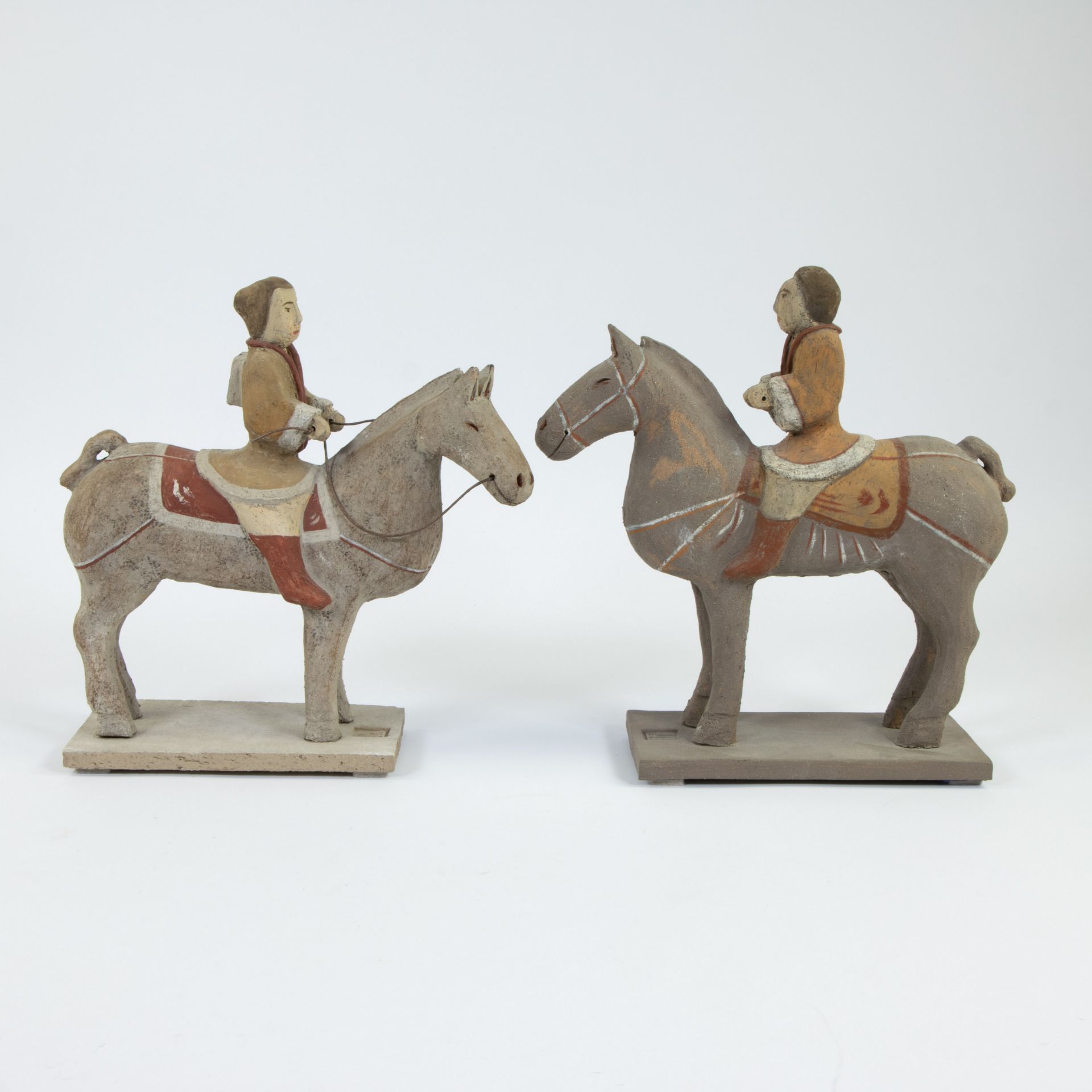 Collection of 2 terracotta horses with rider, contemporary, marked DK - Image 2 of 6