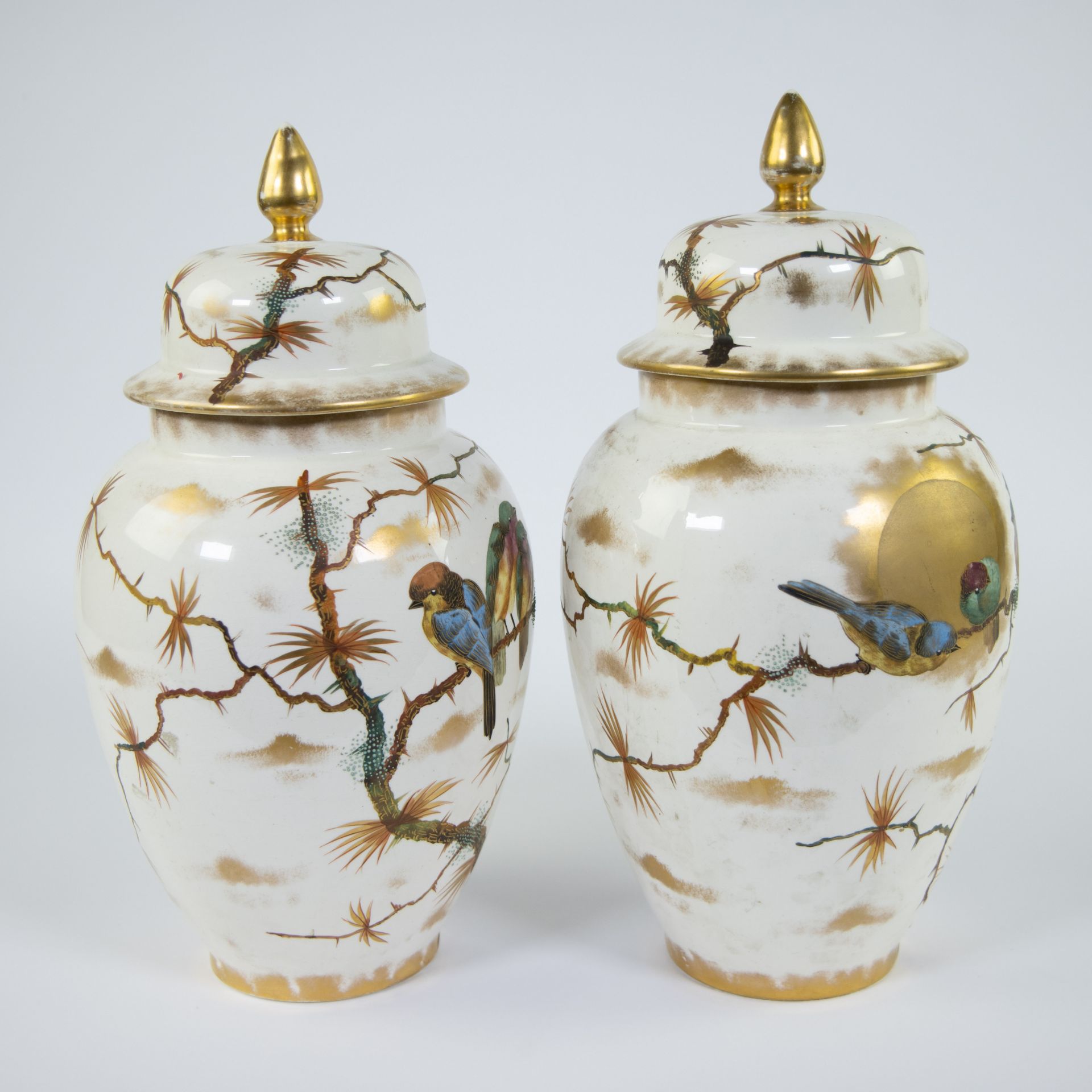 Pair of German lidded vases with fine decorated decoration of birds, marked - Bild 4 aus 5