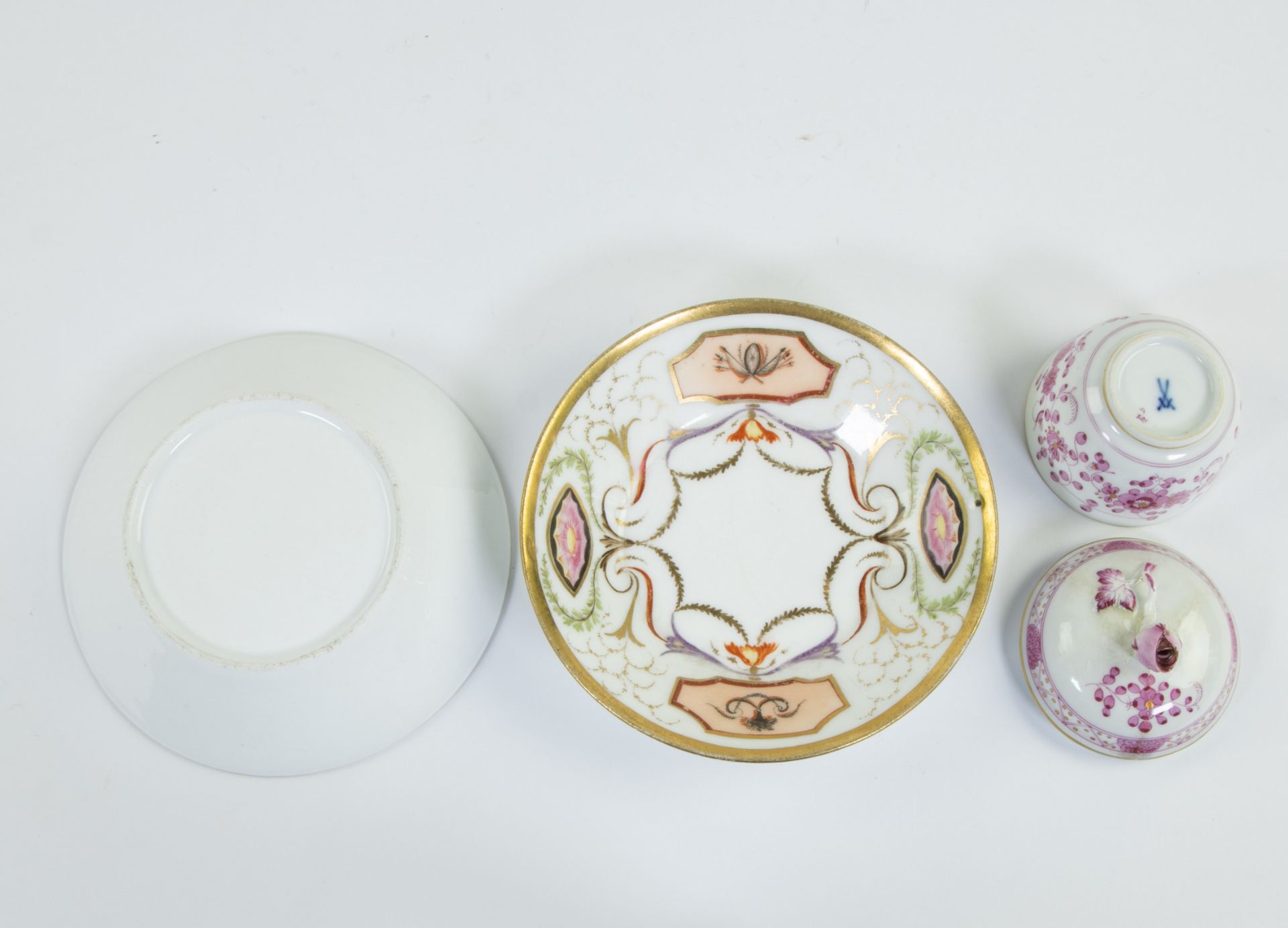 Collection of porcelain: 2 cups early 19th century Paris, tea caddy Meissen 18th century, pastoral g - Image 5 of 6
