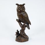 Finely sculpted large owl in wood, Switzerland Lake Thuner, Mid-Century
