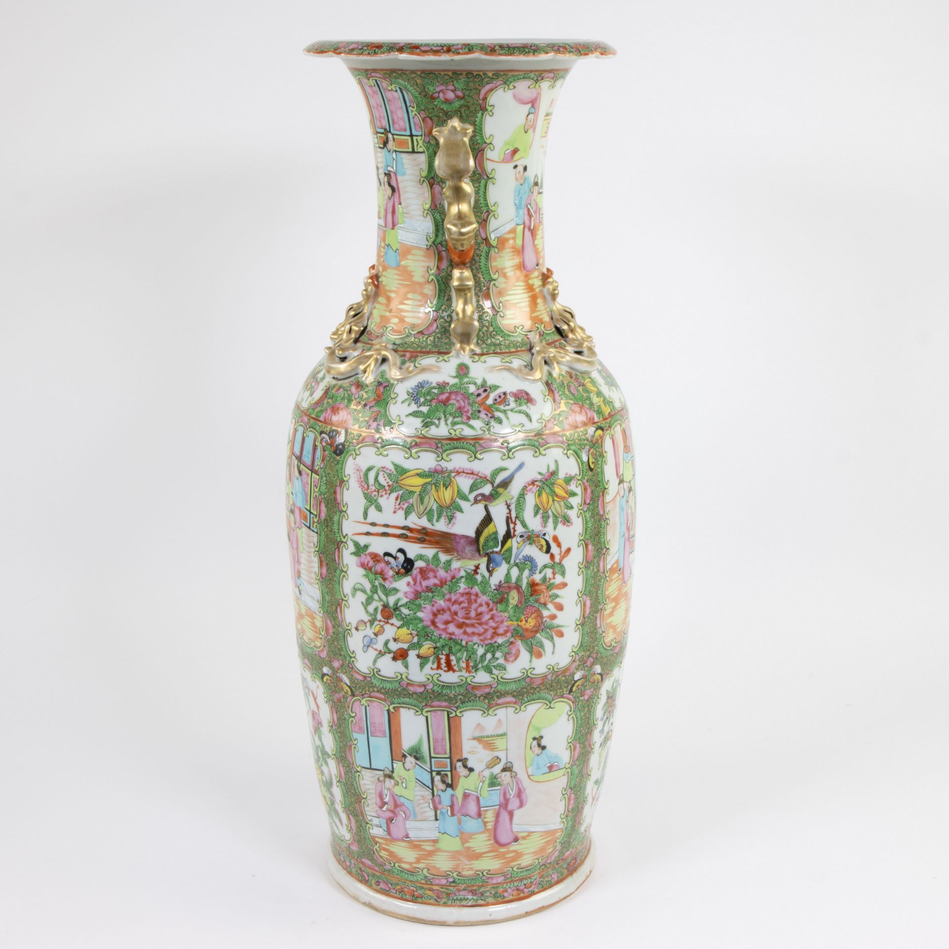 Chinese canton vase famille rose, 19th century - Image 4 of 6