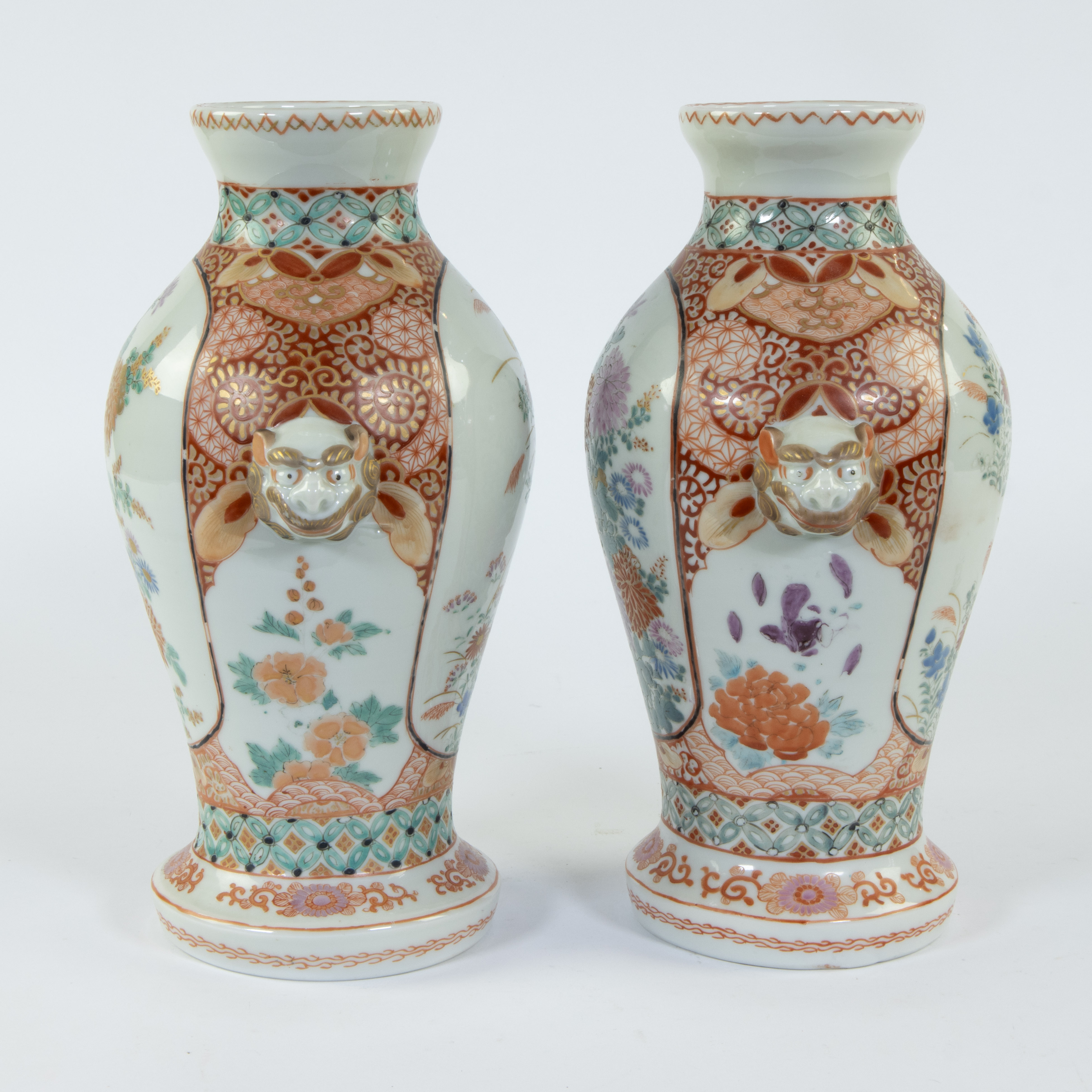 Pair of Japanese Imari vases - Image 2 of 5