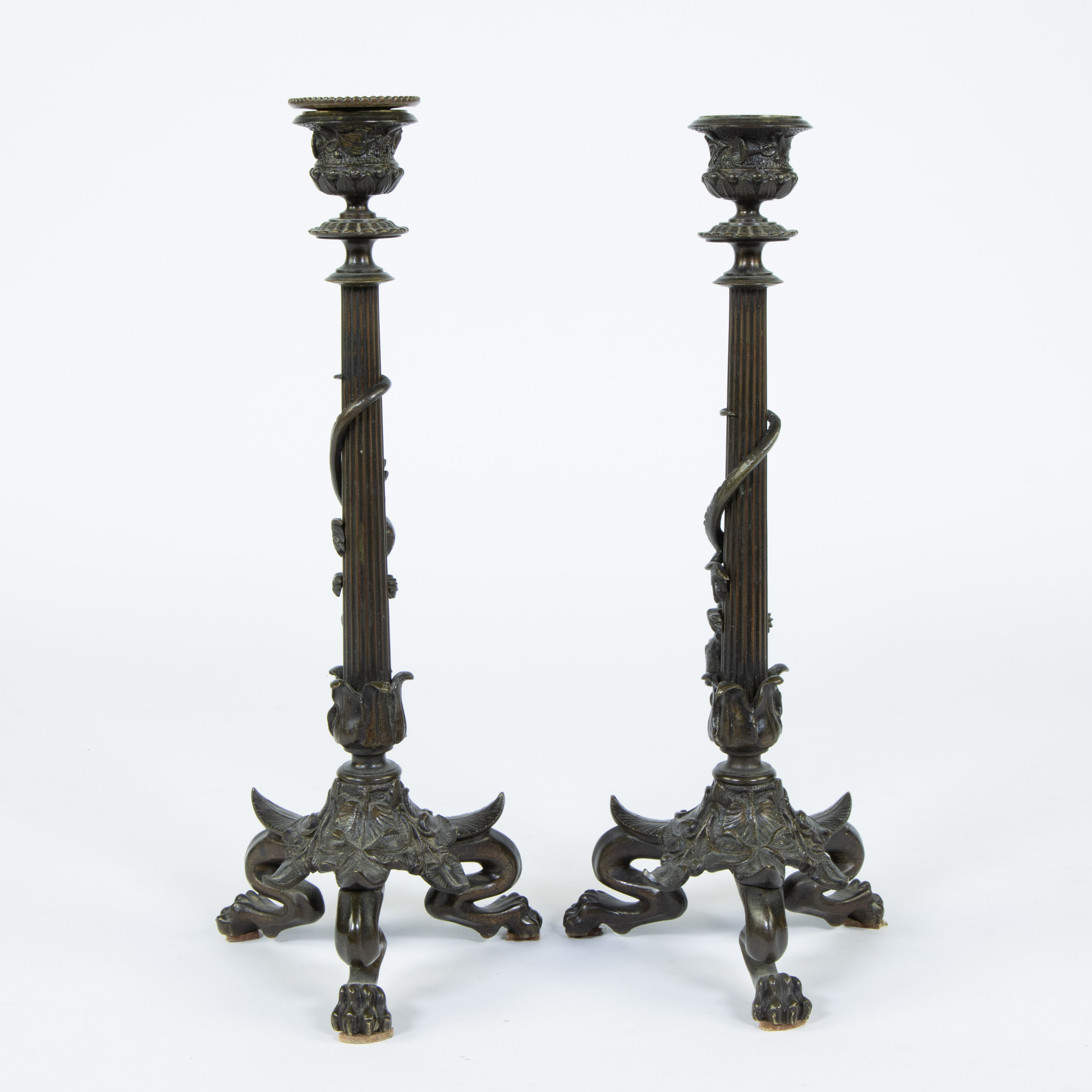 Pair of bronze candlesticks on lion feet decorated with a crocodile, Barbedienne, 19th century - Image 3 of 4