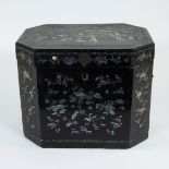 Large Chinoiserie English tea box in black lacquered wood inlaid with mother-of-pearl and with inner