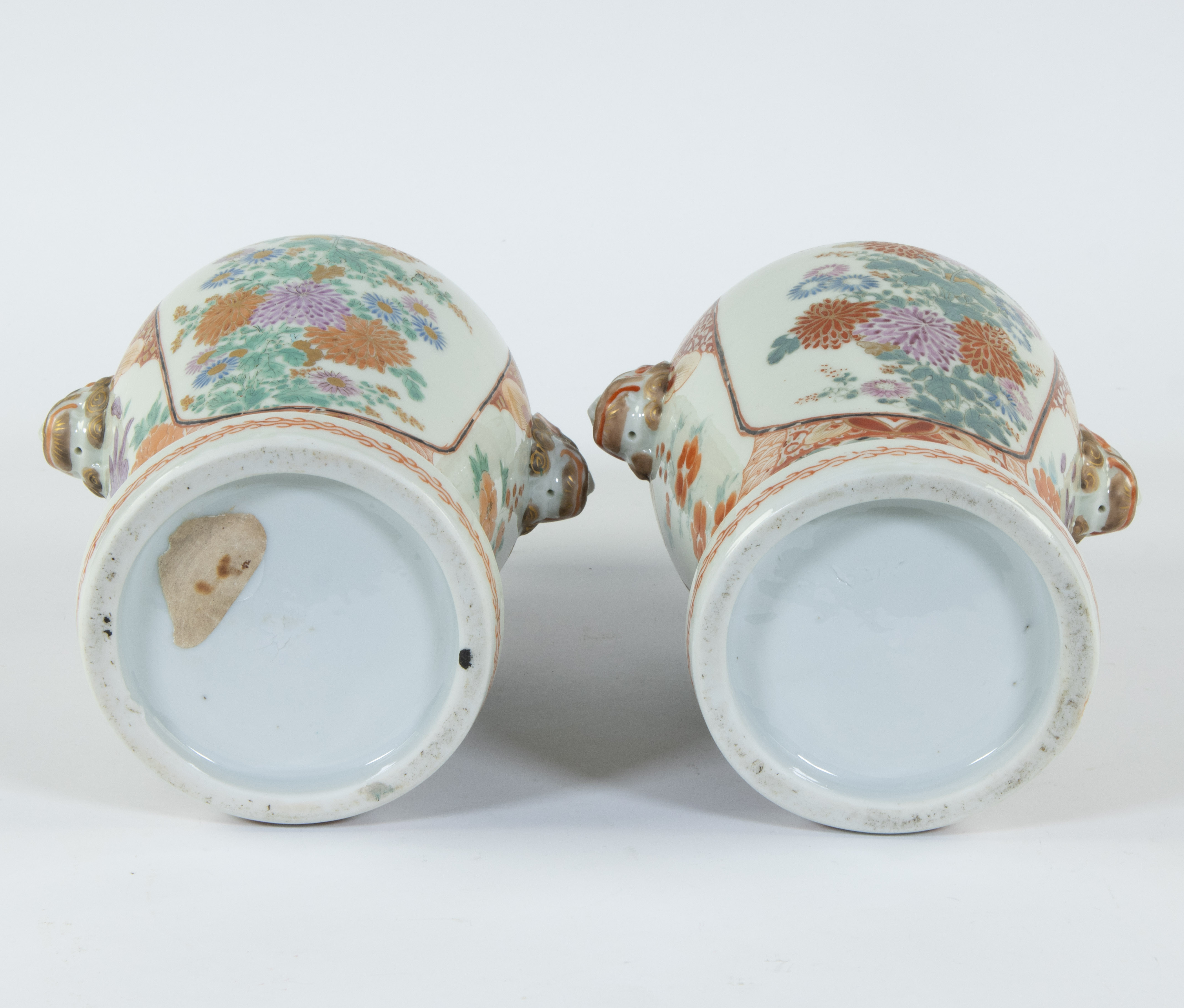 Pair of Japanese Imari vases - Image 5 of 5