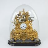 French mantle clock in gilt and silvered synthetic bronze decorated with knights on horseback, under