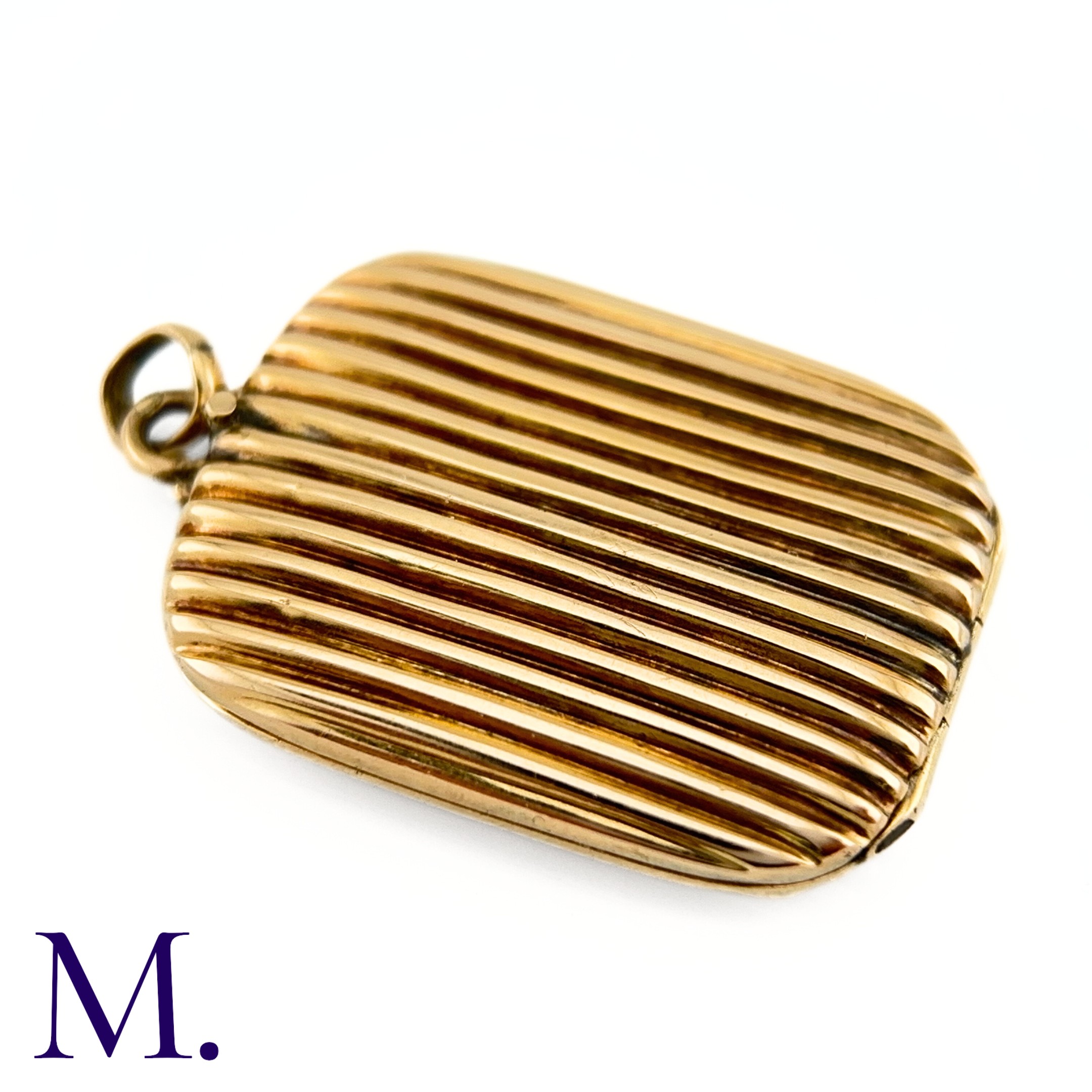 An Antique Fluted Gold Locket The 9ct yellow gold rectangular locket has a pleasant ridged design - Image 2 of 6