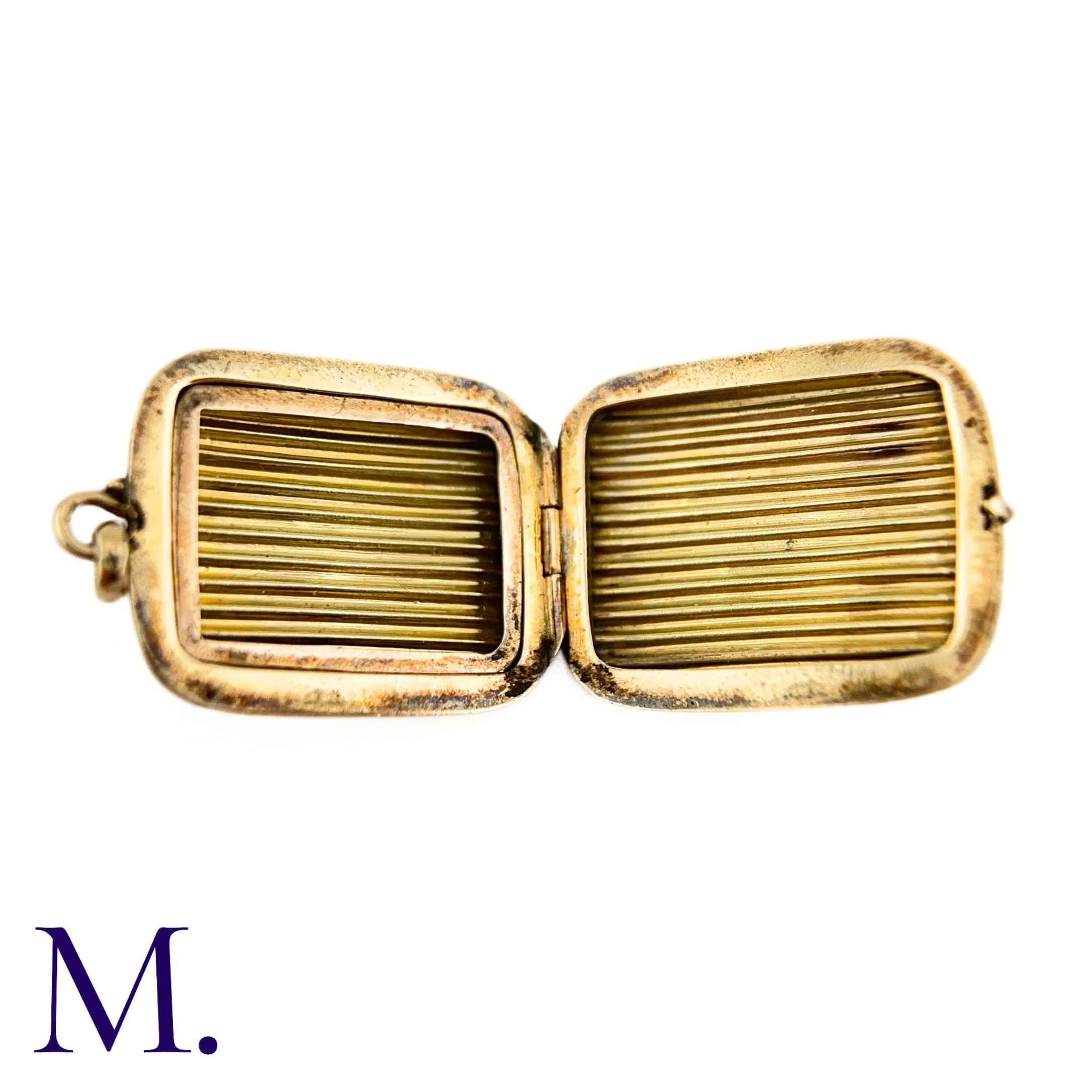 An Antique Fluted Gold Locket The 9ct yellow gold rectangular locket has a pleasant ridged design - Image 6 of 6