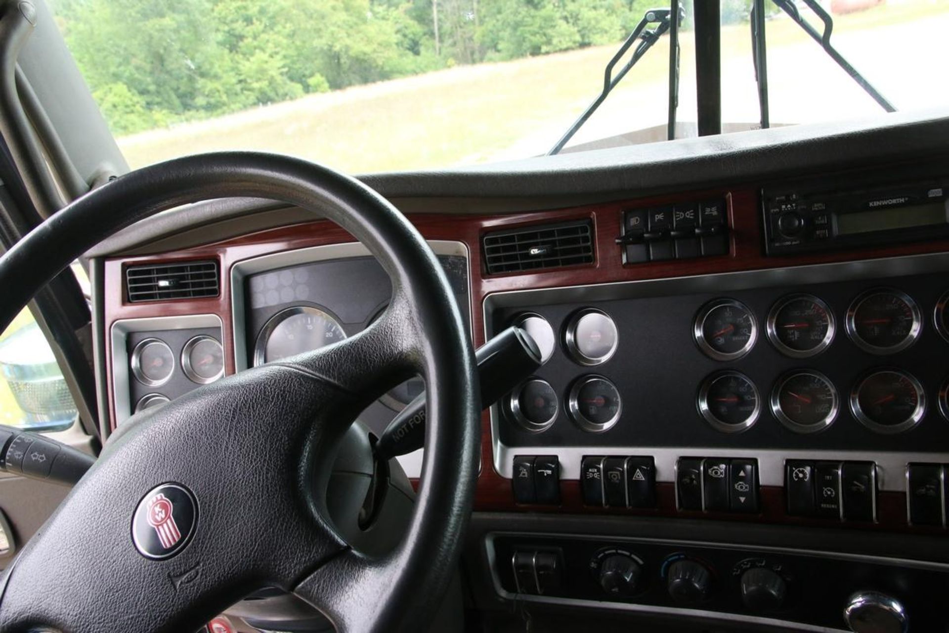 2006 Kenworth T800 Truck Tractor - Image 16 of 23