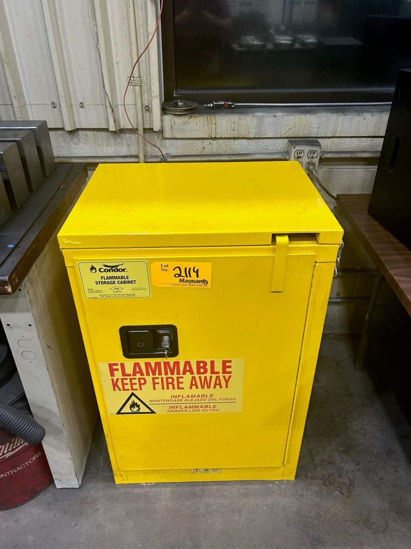 Coridor Key Locked Flammable Storage Cabinet