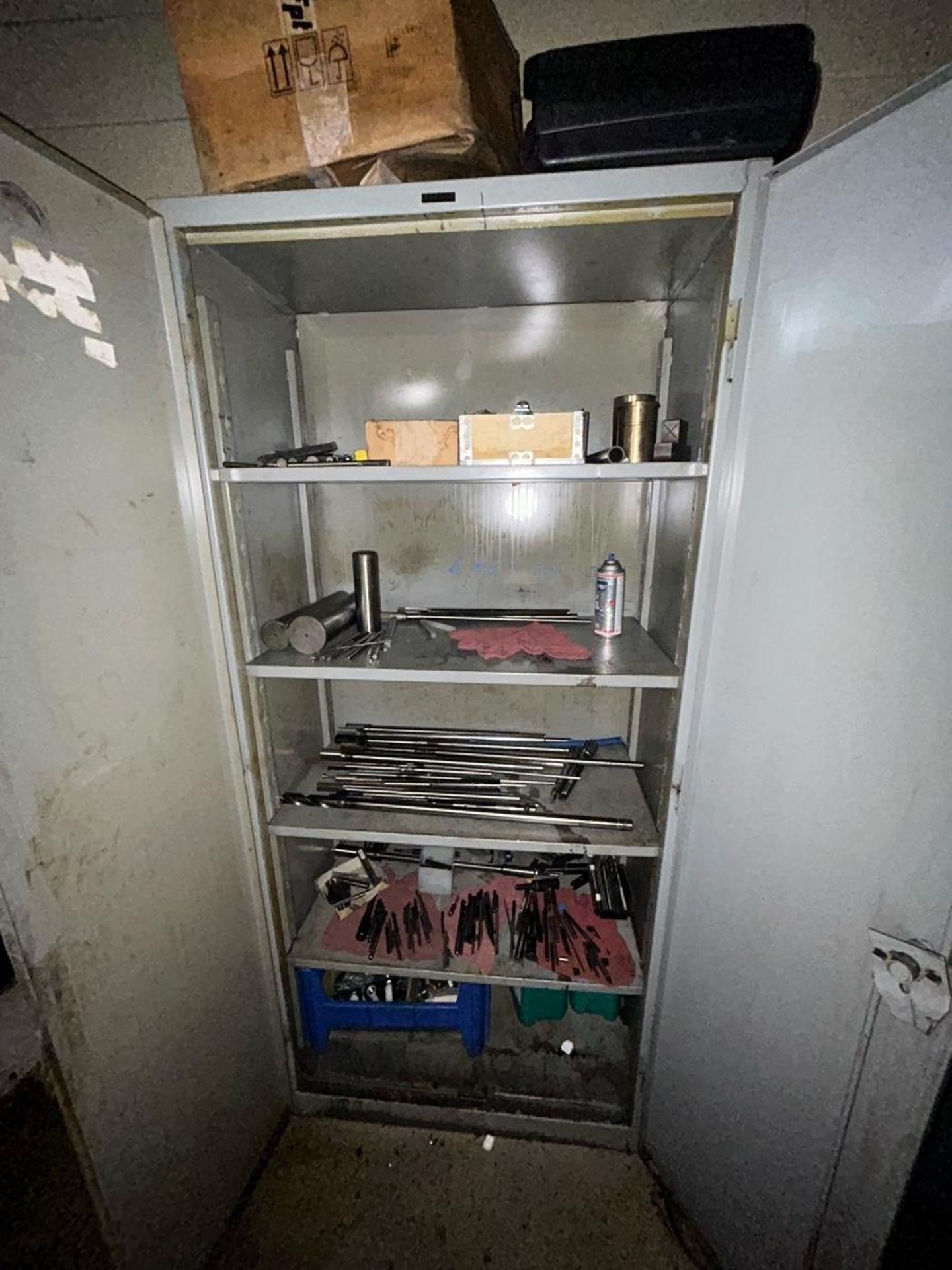 2-Door Industrial Cabinet with 5 Shelfs - Image 2 of 6