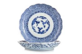 PAIR OF CHINESE BLUE AND WHITE DISHES2 20TH CENTURY