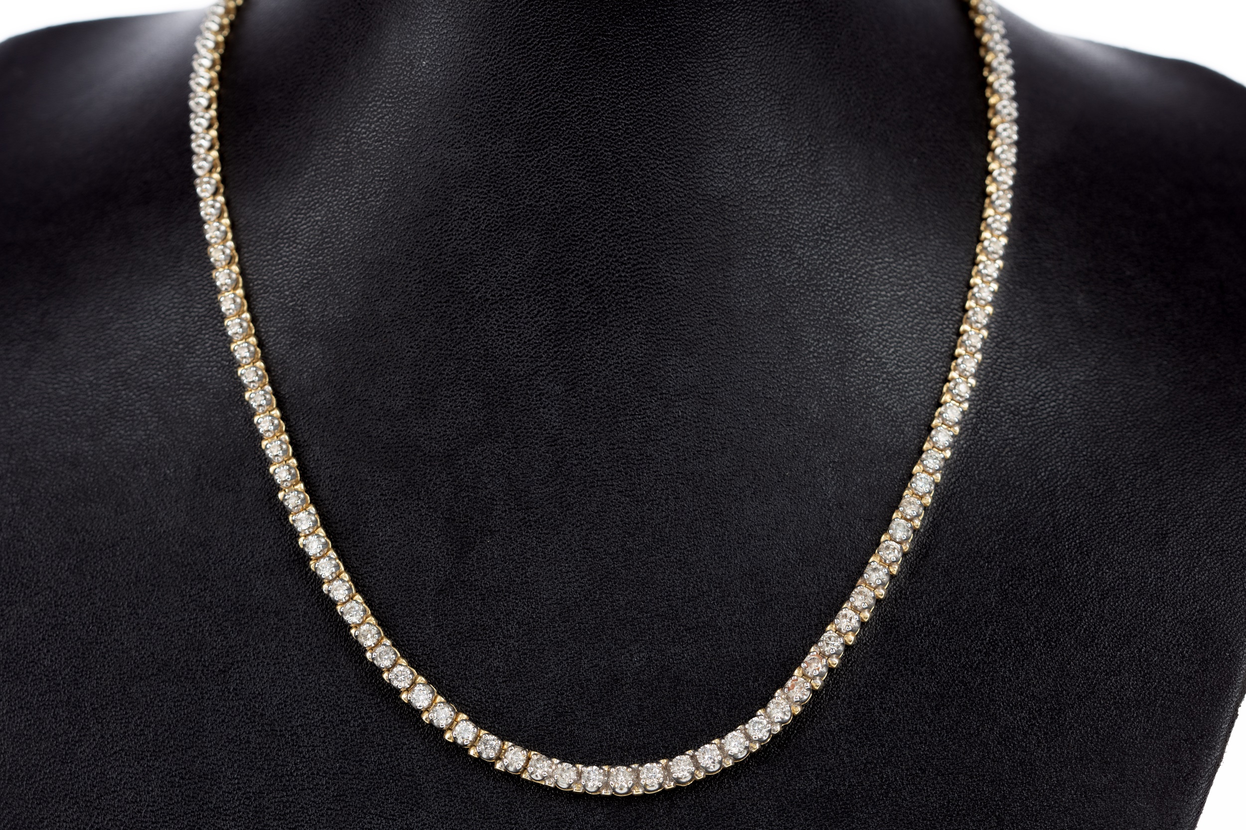 A DIAMOND LINE NECKLACE