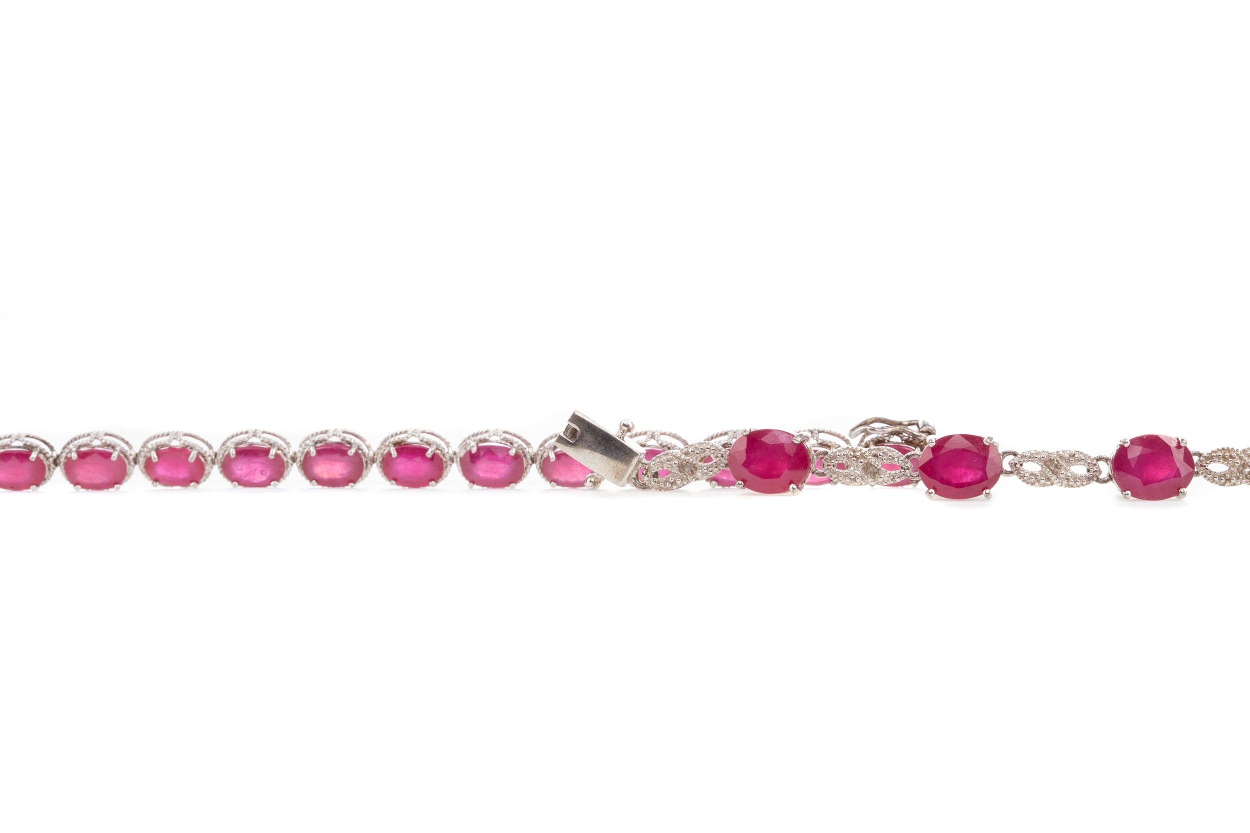 A SUITE OF TREATED RUBY JEWELLERY - Image 2 of 2