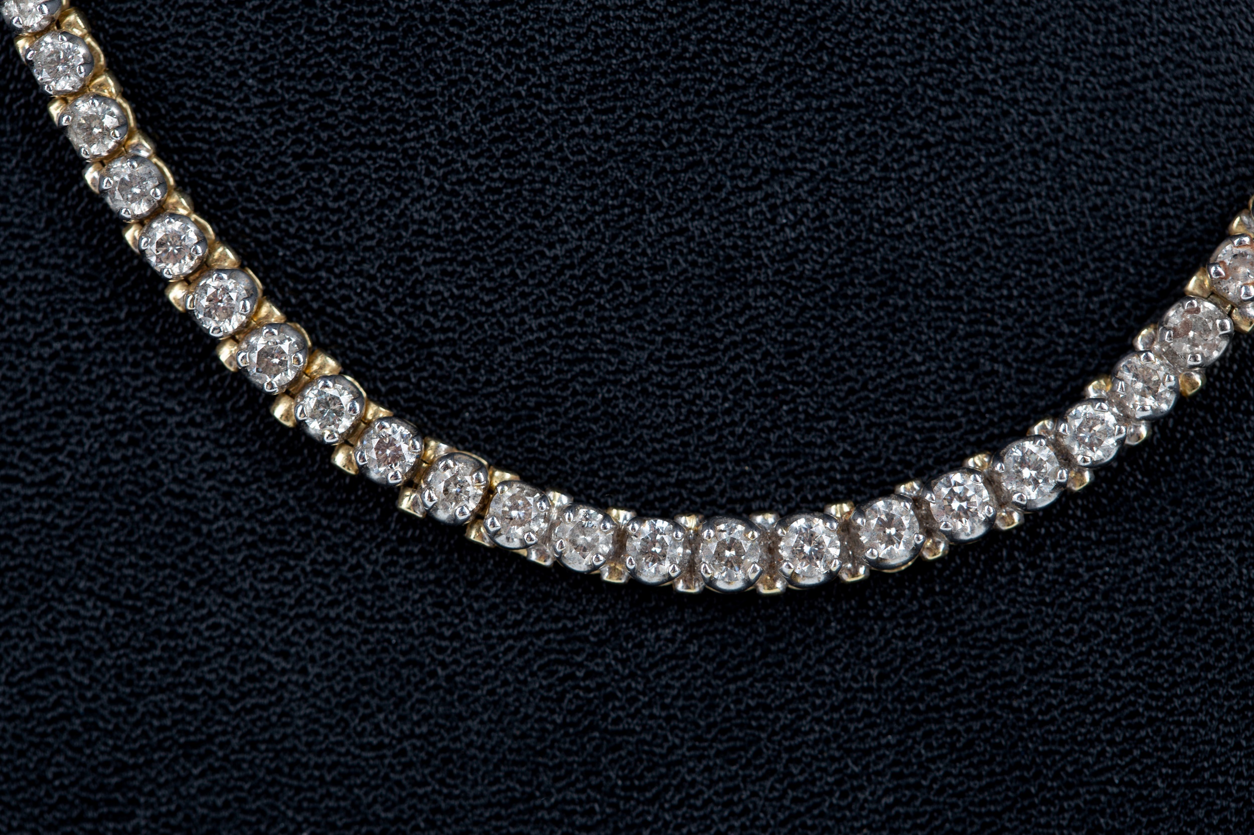 A DIAMOND LINE NECKLACE - Image 3 of 4