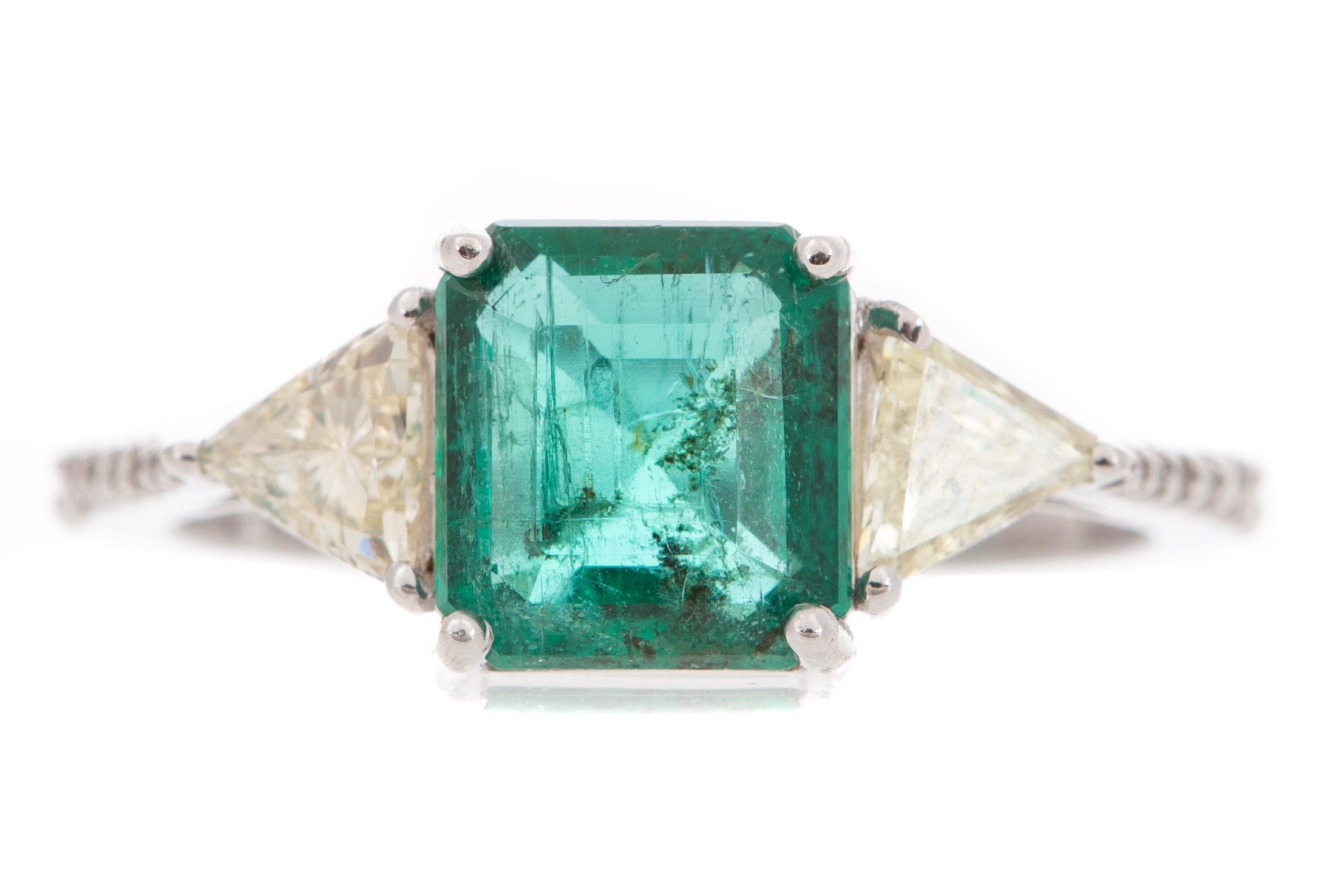 EMERALD AND DIAMOND RING - Image 2 of 2
