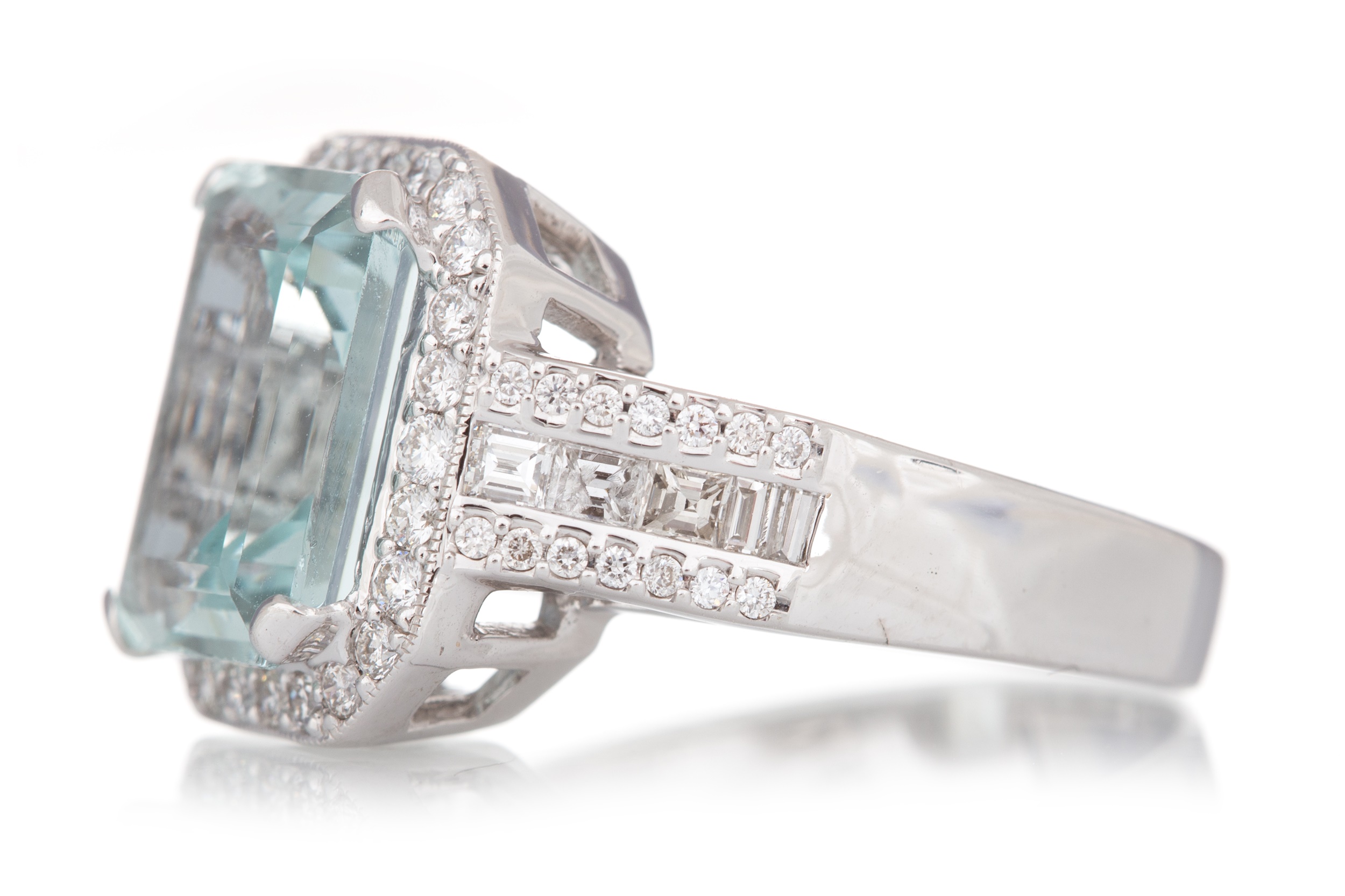 CERTIFICATED AQUAMARINE AND DIAMOND RING - Image 2 of 2