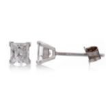 PAIR OF DIAMOND STUD EARRINGS