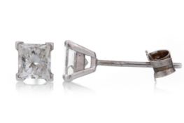 PAIR OF DIAMOND STUD EARRINGS